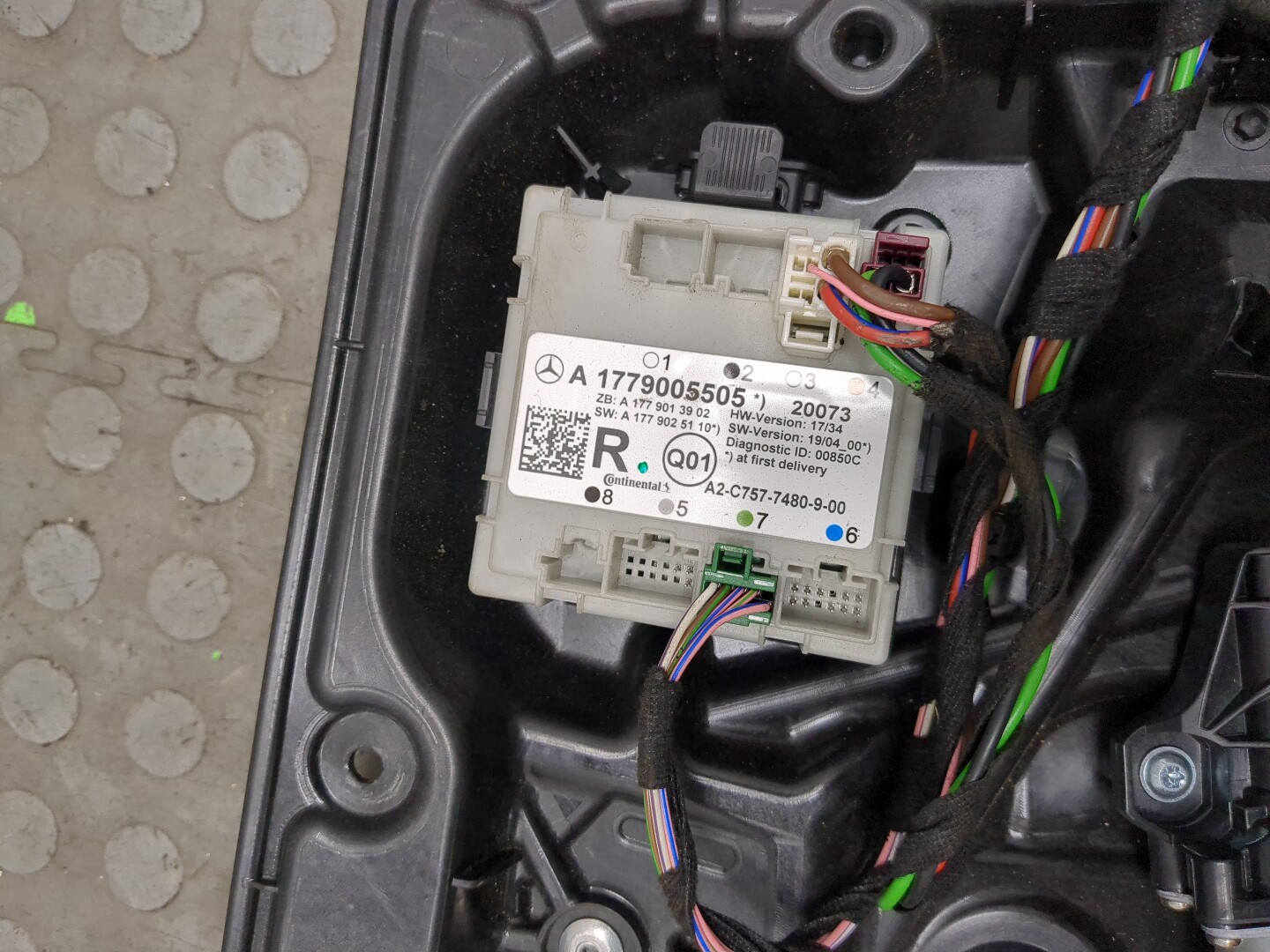 Стеклоподъемник электр. задний левый