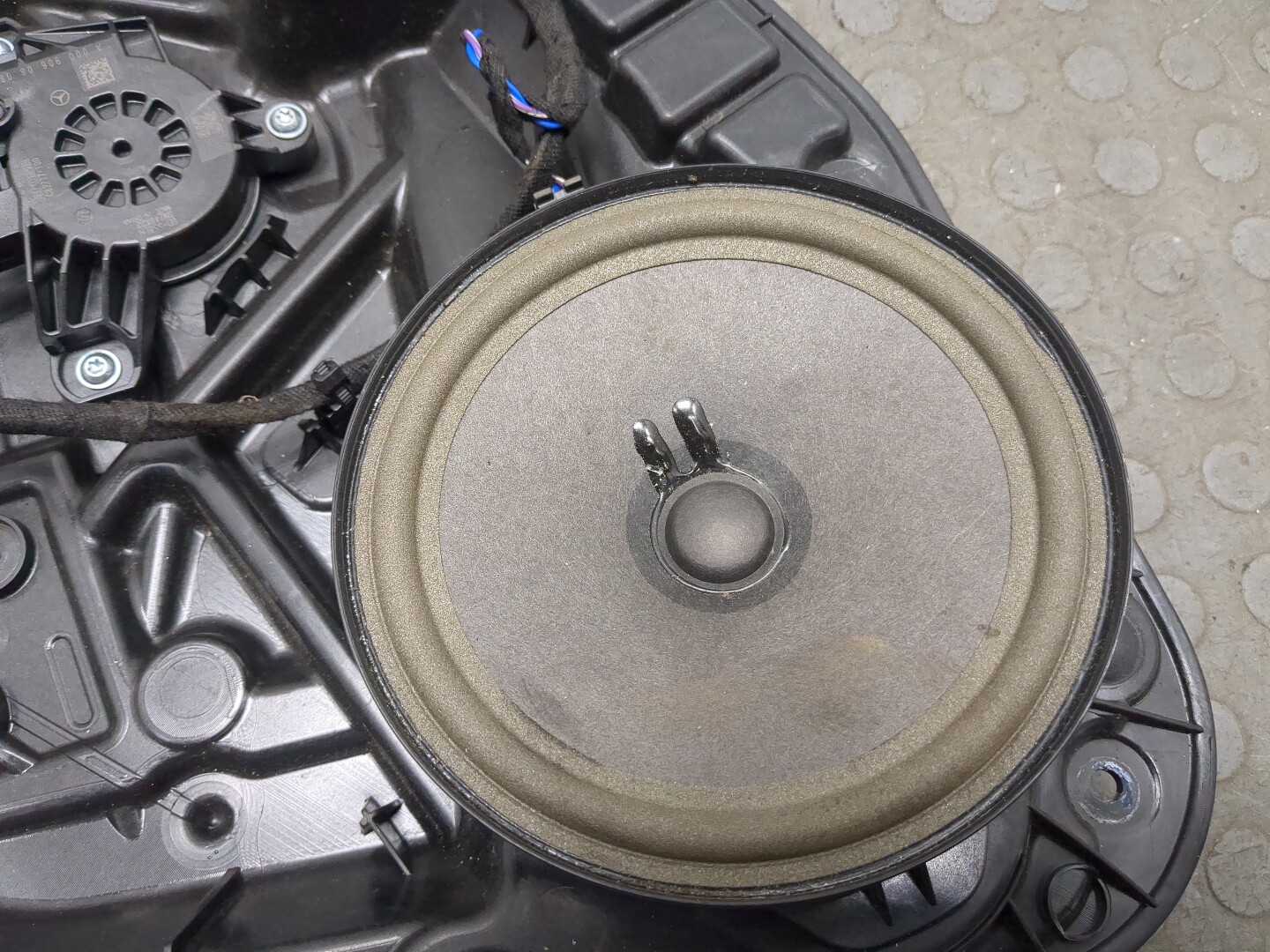 Стеклоподъемник электр. задний левый