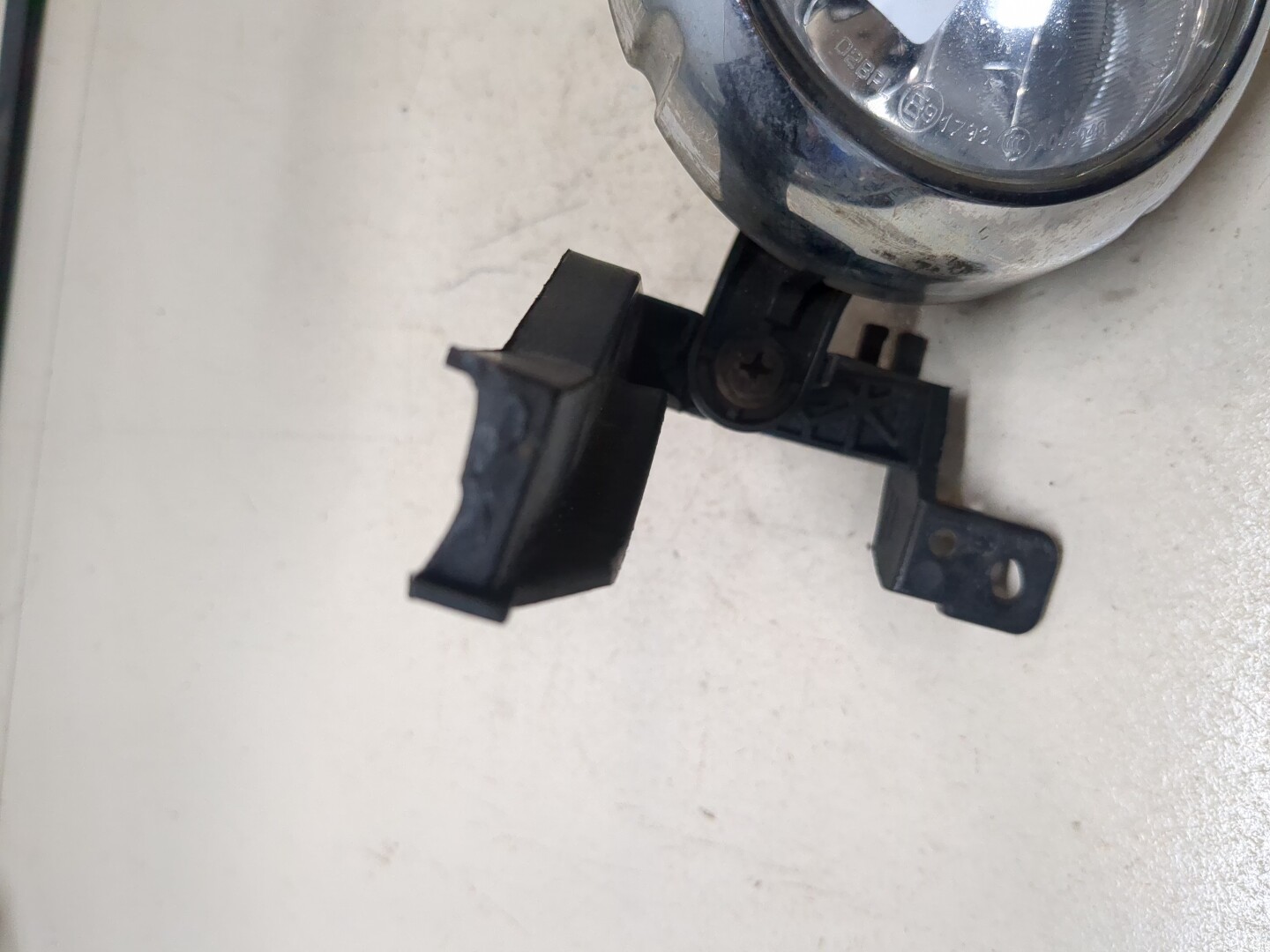 Фара противотуманная левая