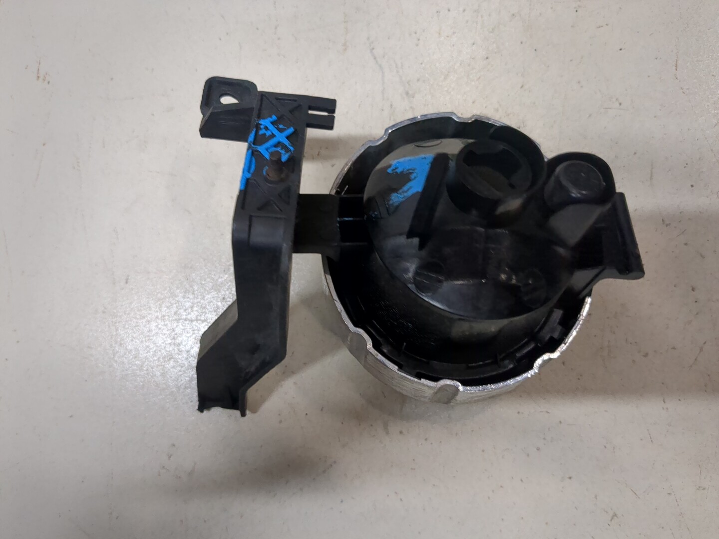 Фара противотуманная левая