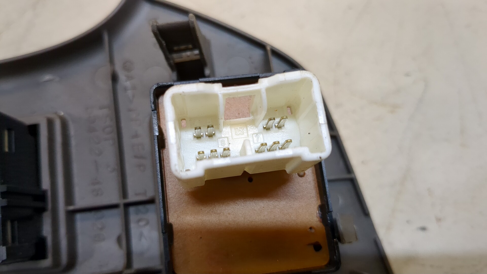 Кнопка регулировки зеркала