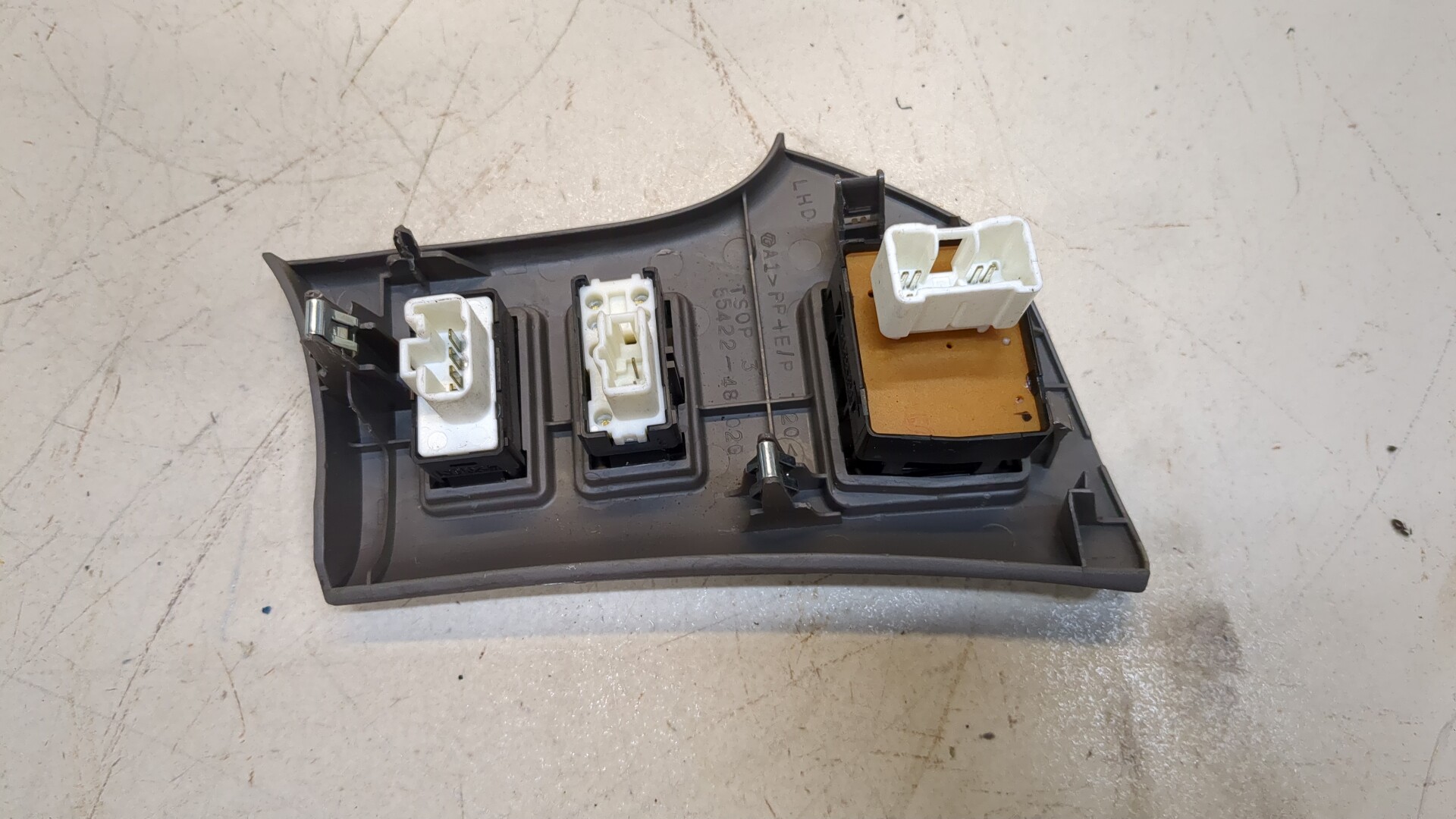 Кнопка регулировки зеркала