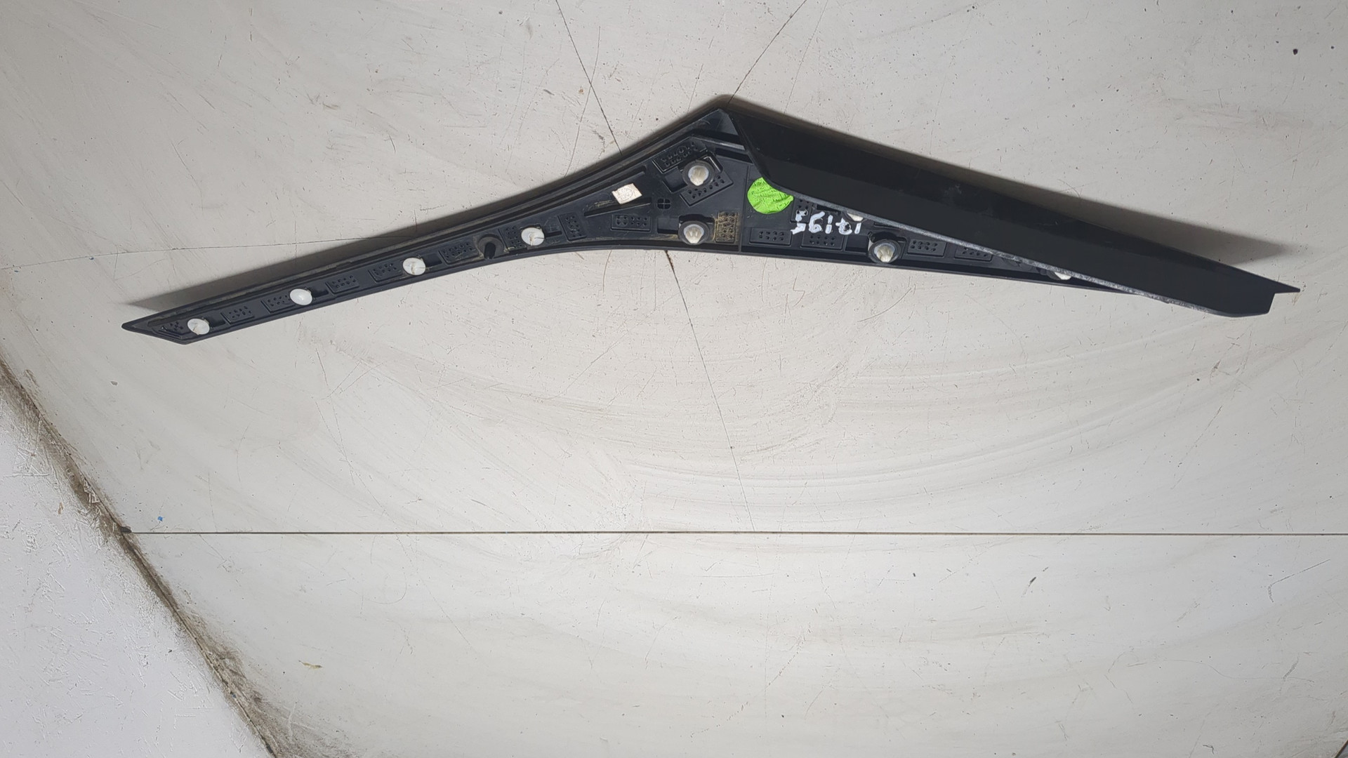 Накладка переднего крыла правого