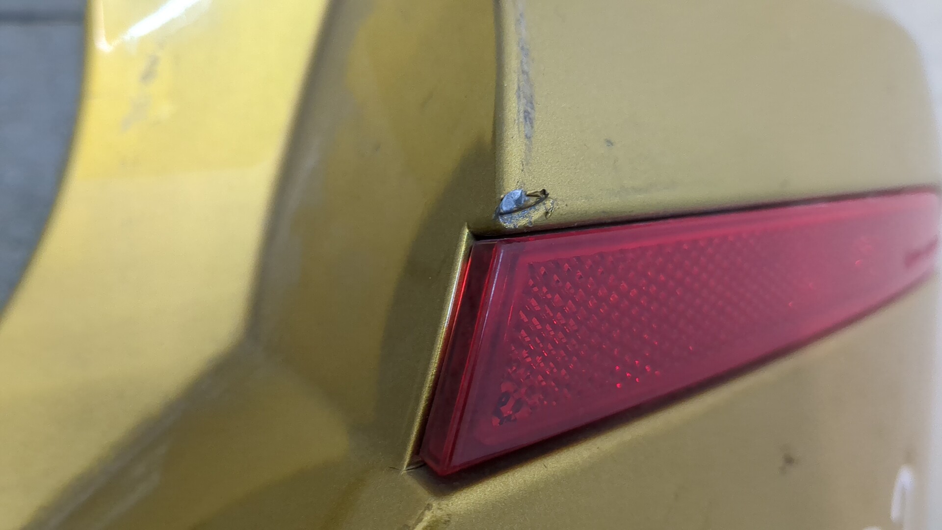 Бампер задний