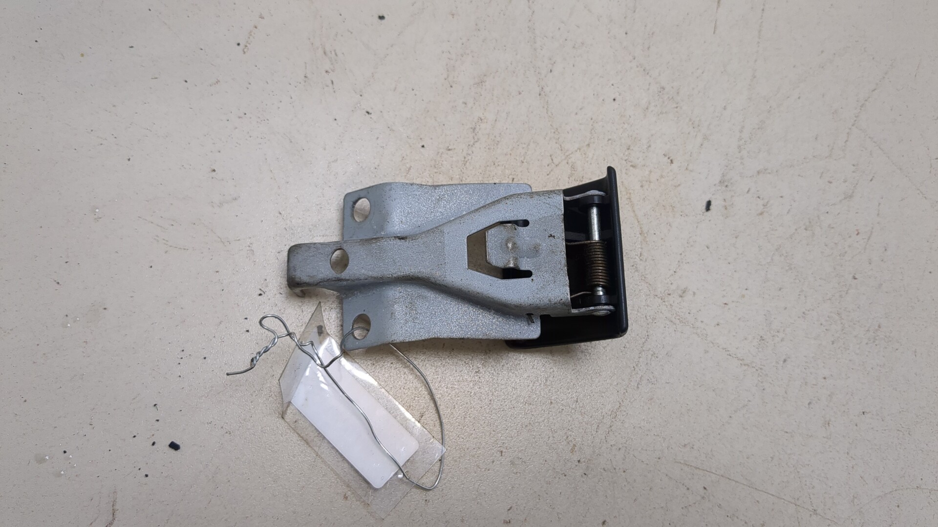 Ручка открывания капота