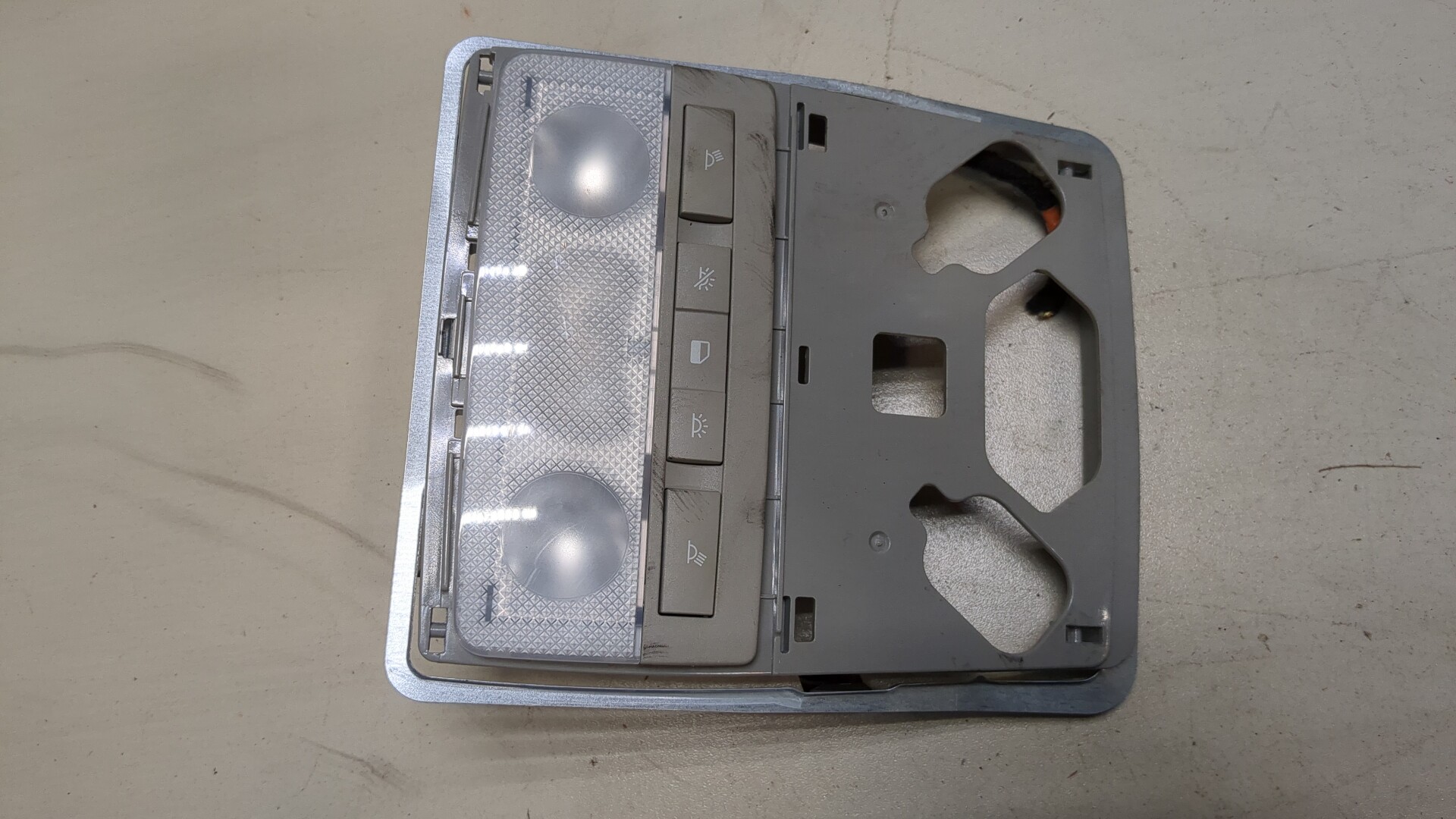 Плафон салонный