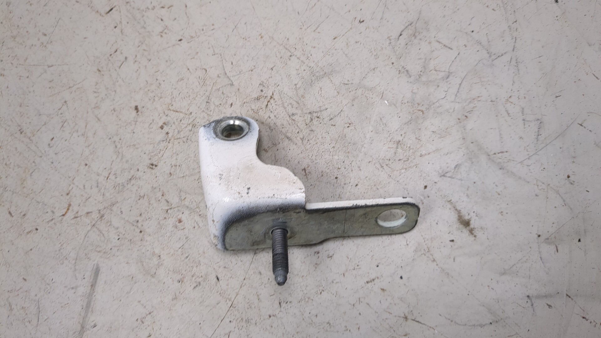 Петля двери