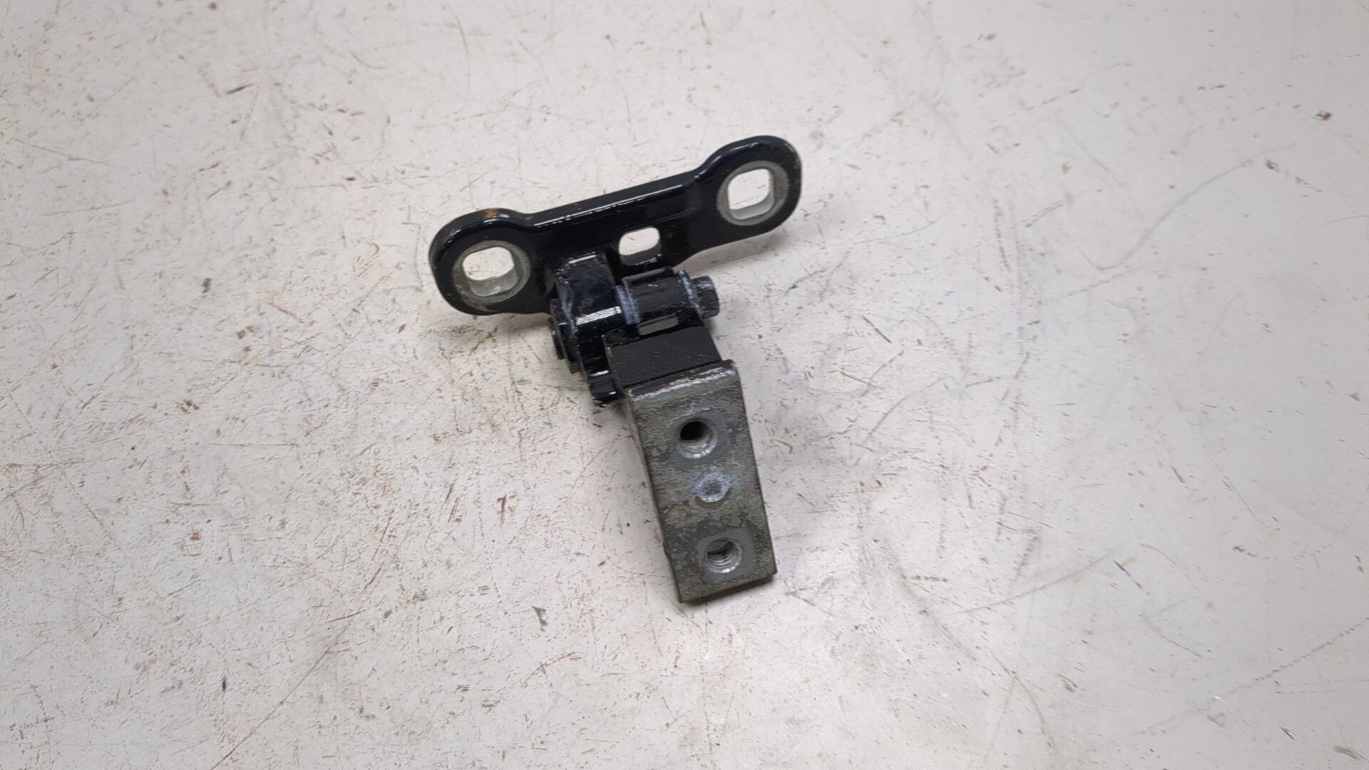 Петля двери