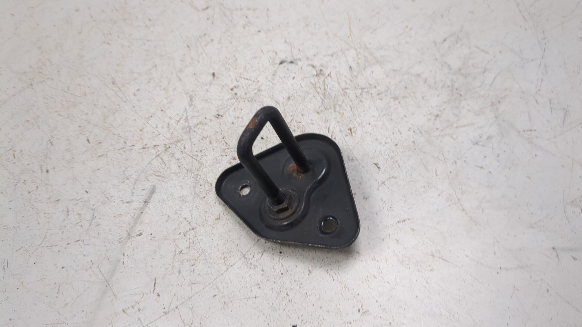 Петля капота