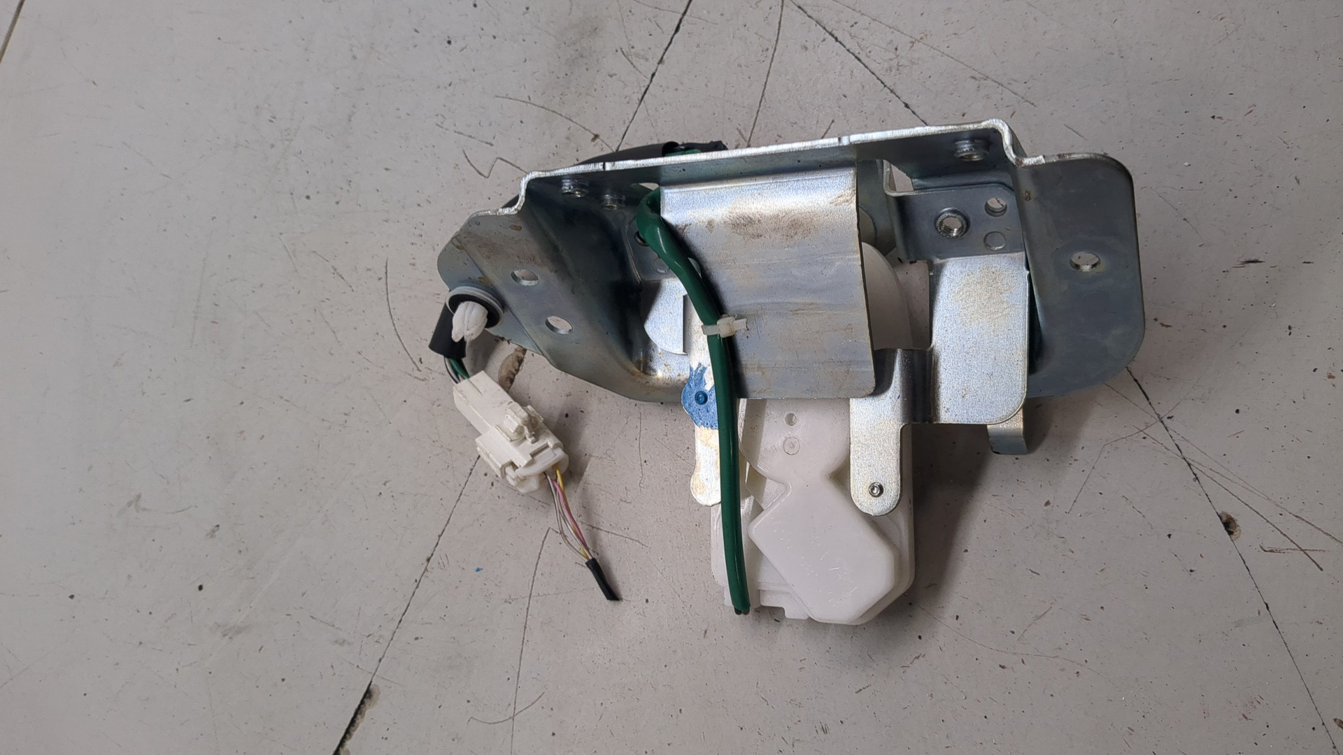 Замок багажника