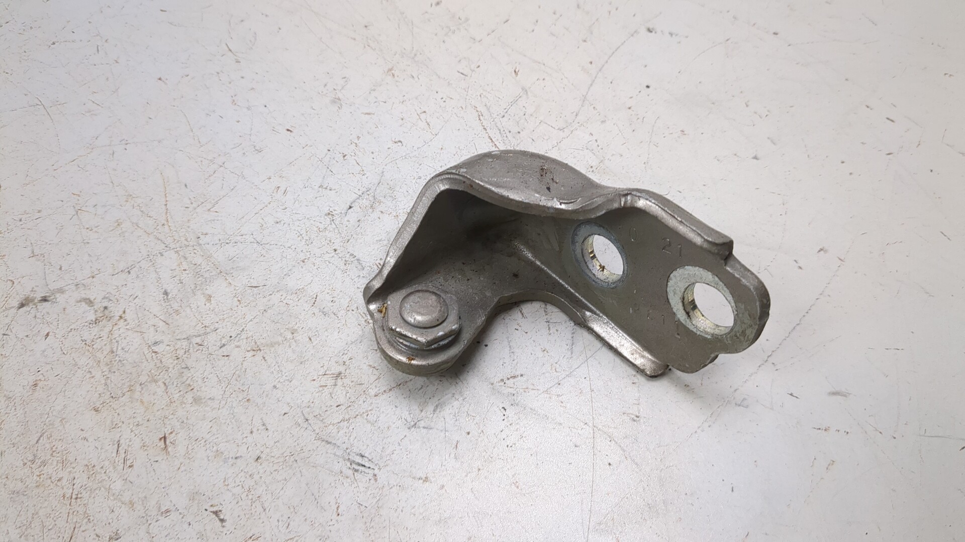 Петля двери