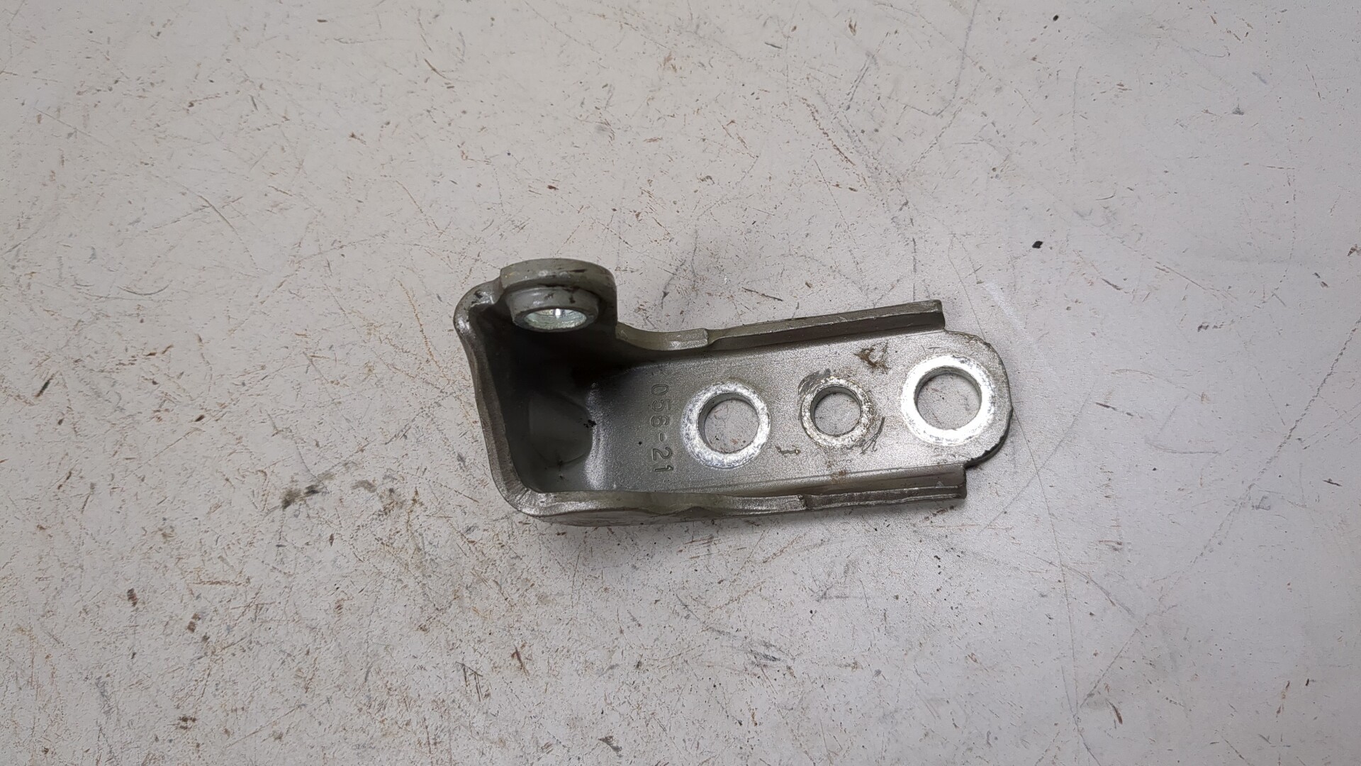 Петля двери