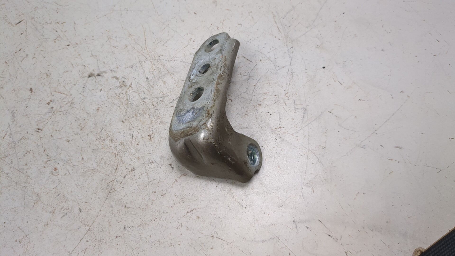 Петля двери