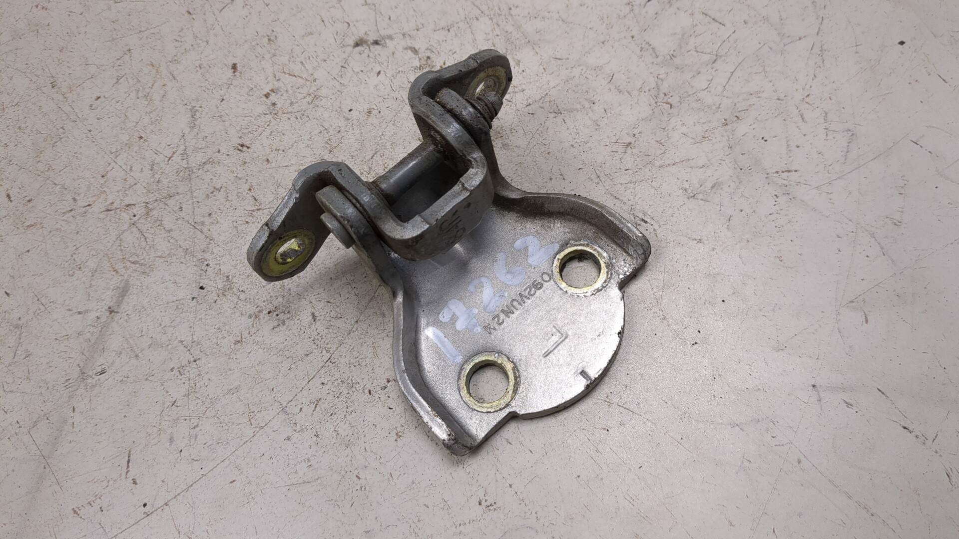 Петля двери