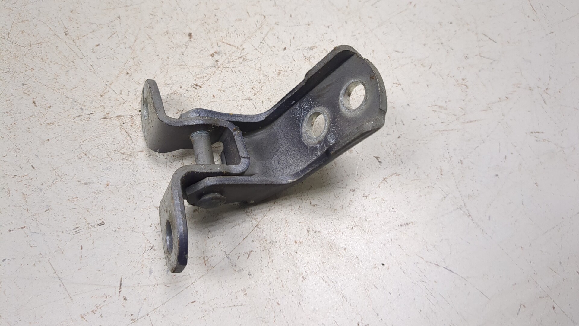 Петля двери