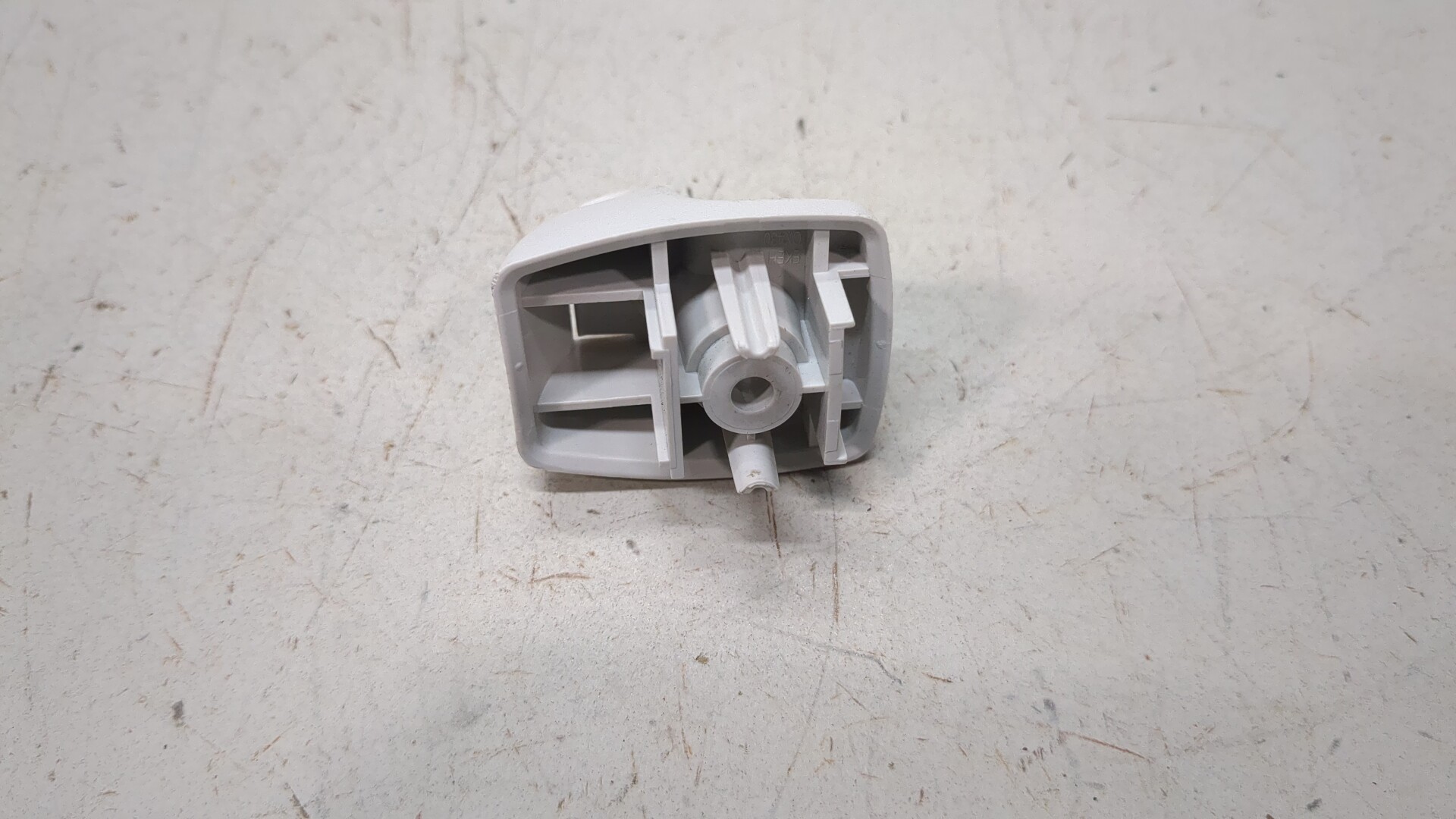 Кронштейн солнцезащитного козырька