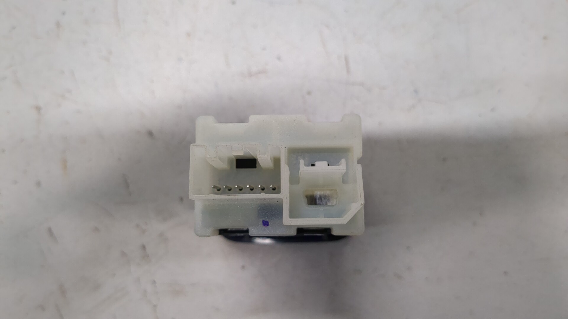 Гнездо AUX / USB IN