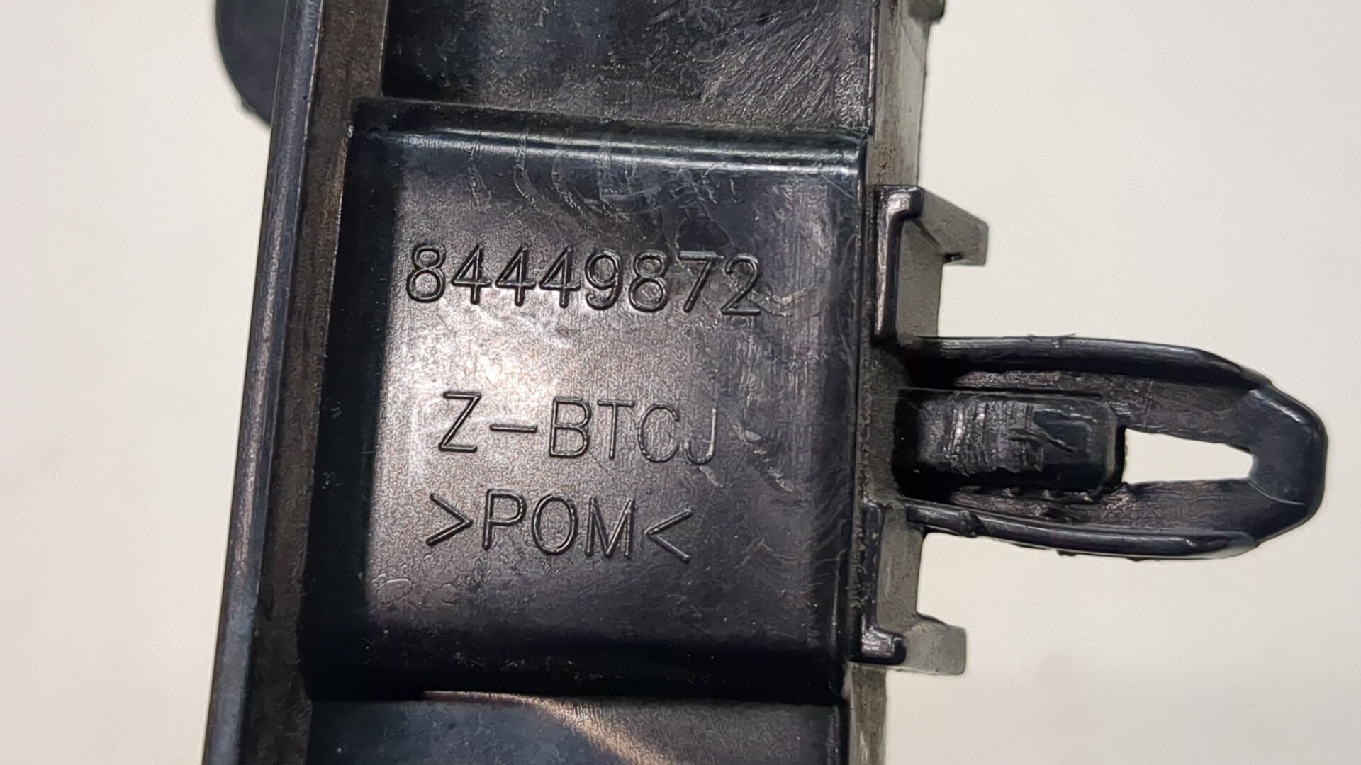 Кронштейн переднего бампера правый