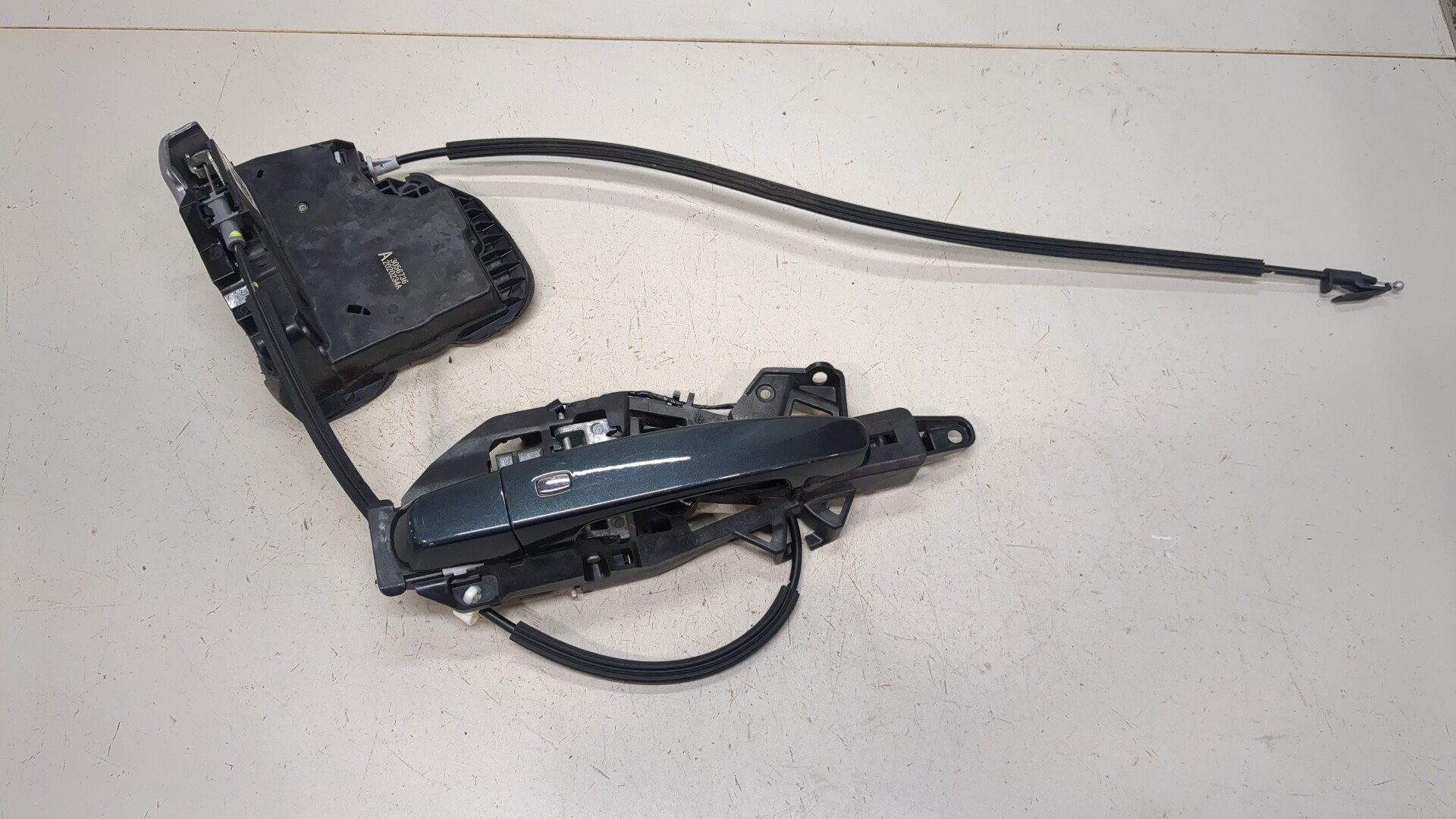 Замок двери задней левой