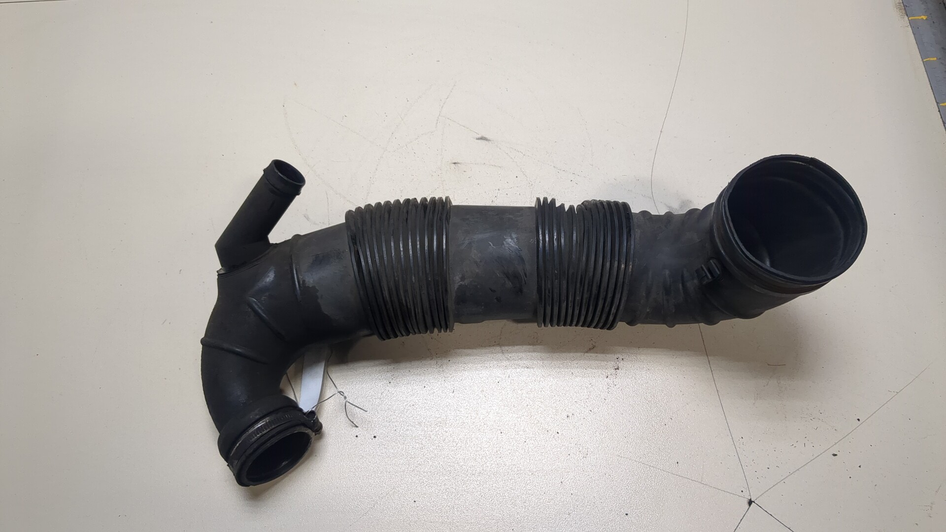 Патрубок воздушного фильтра