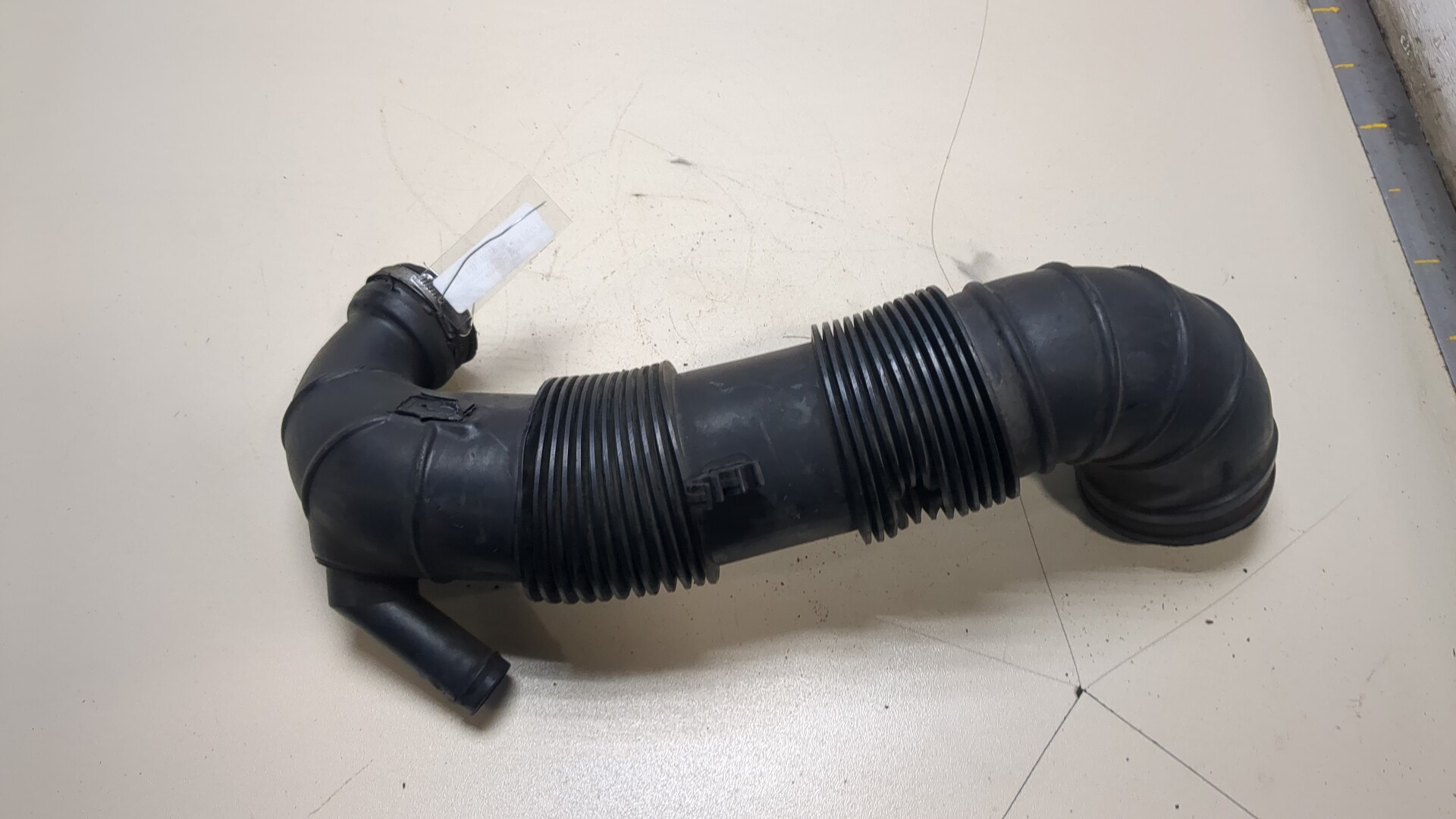 Патрубок воздушного фильтра