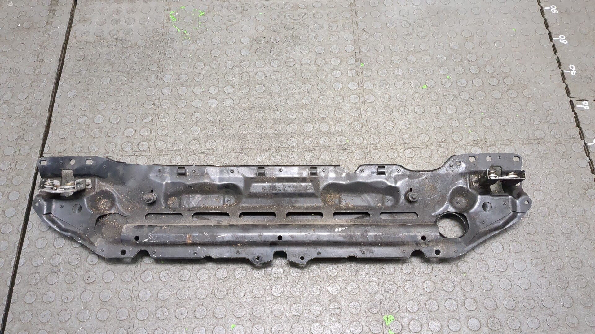 Кожух замка капота