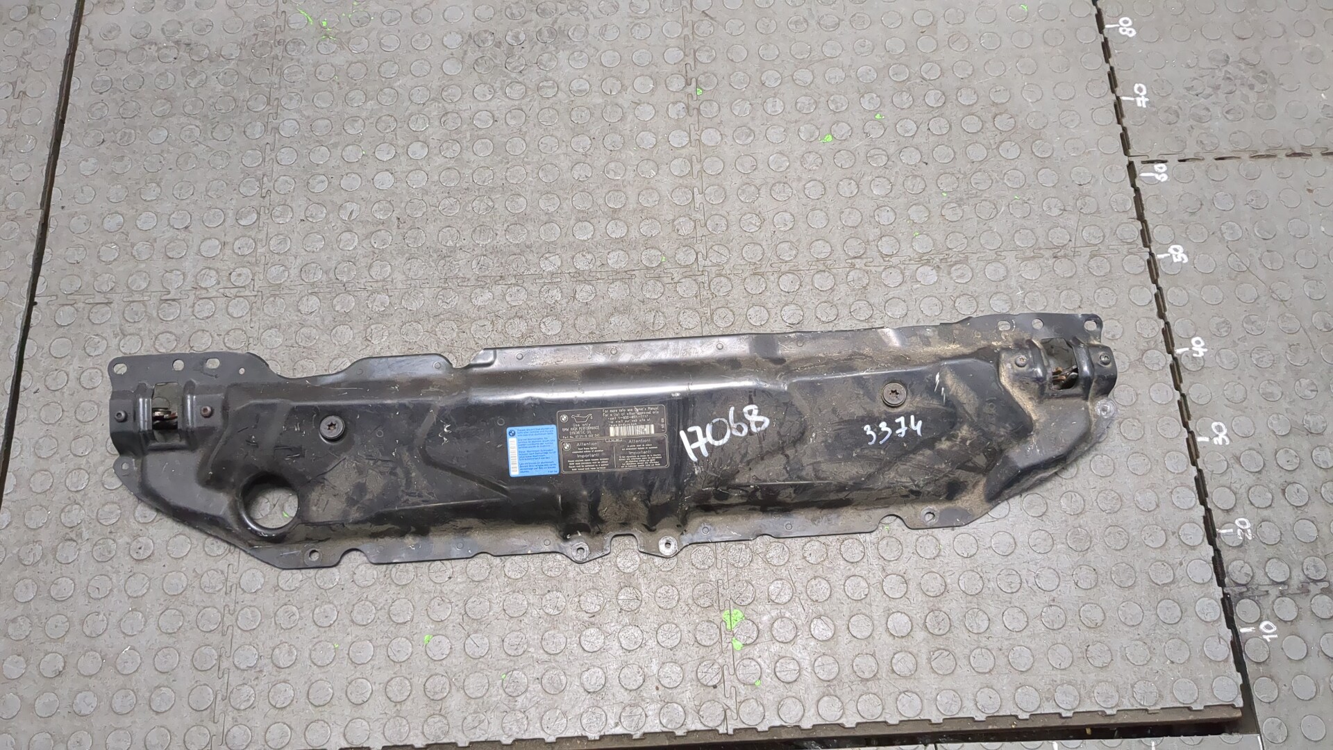 Кожух замка капота