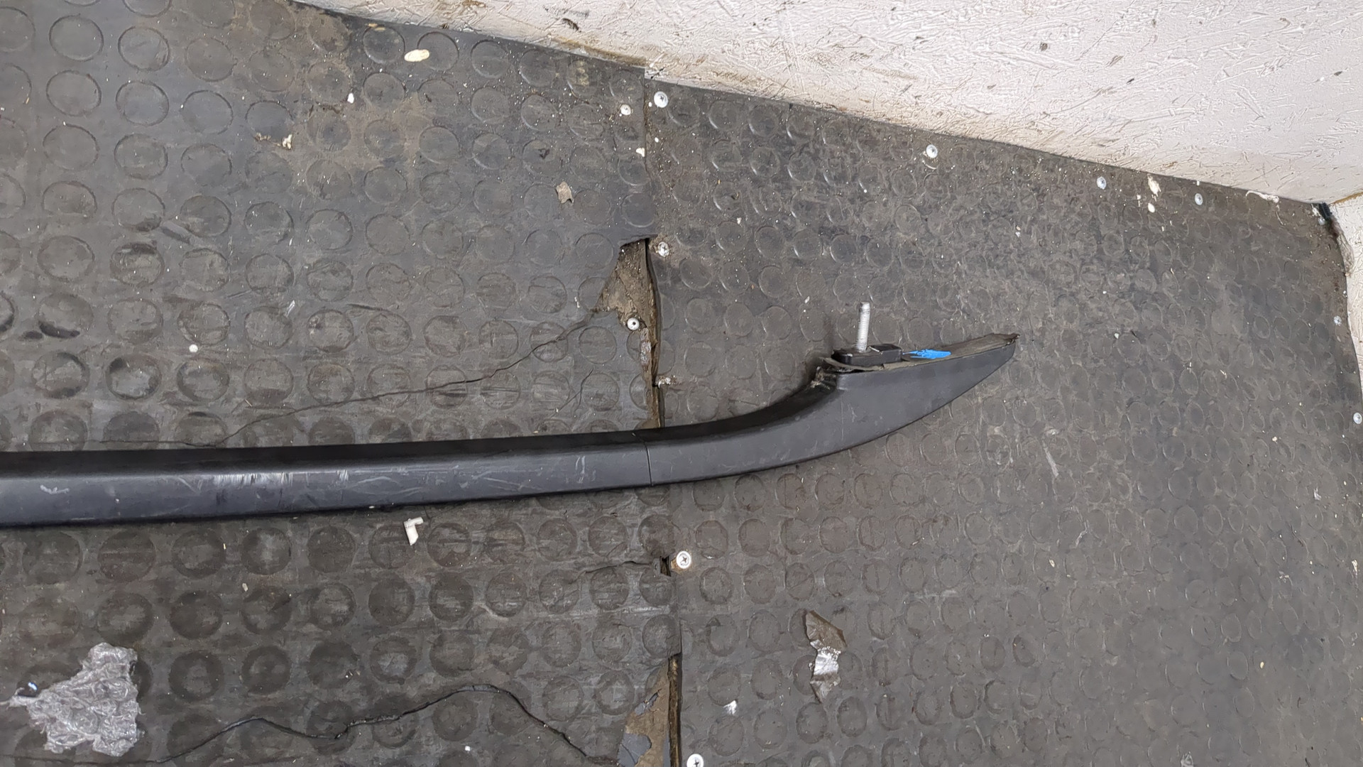 Рейлинг (релинг) правый (планка на крышу)