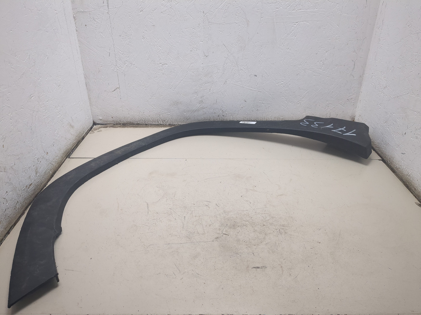 Накладка переднего крыла левого