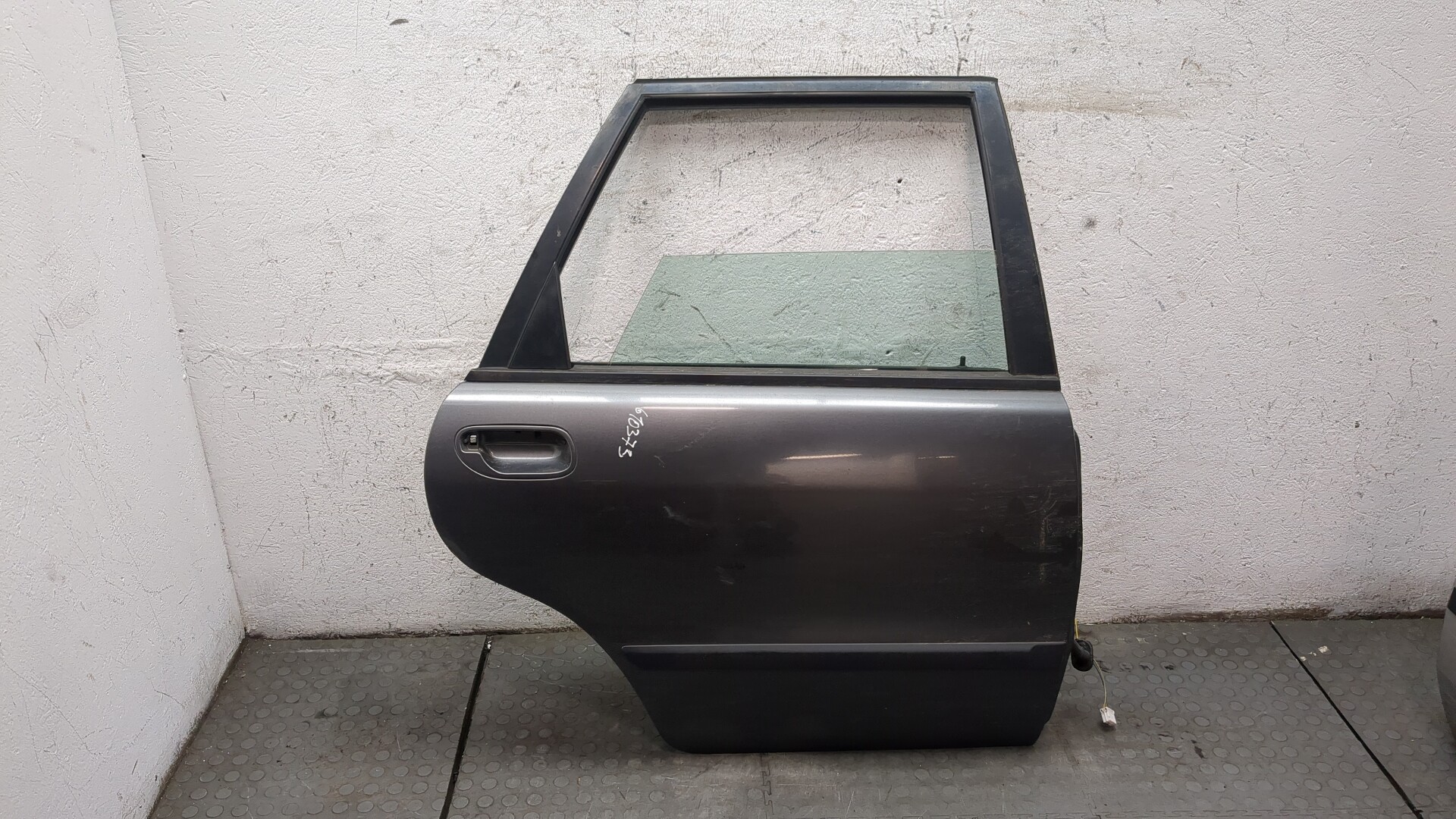 Дверь задняя правая