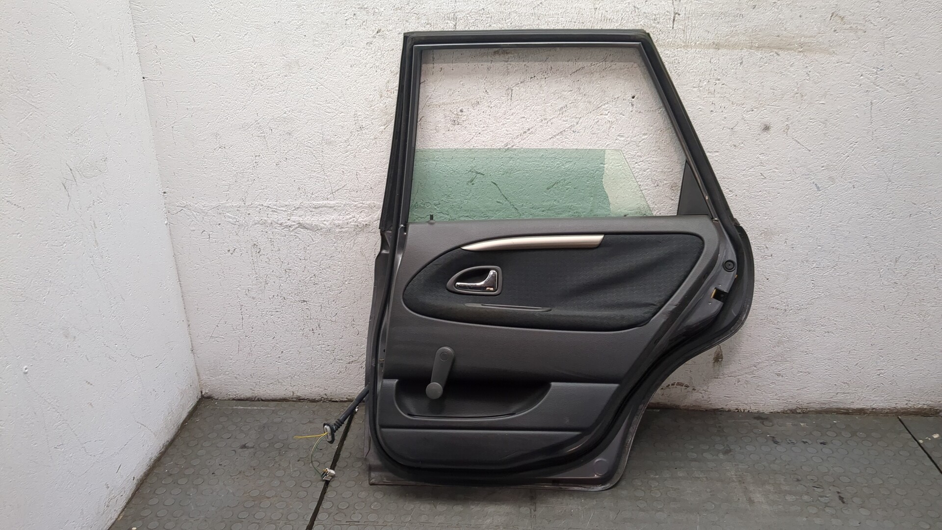 Дверь задняя правая
