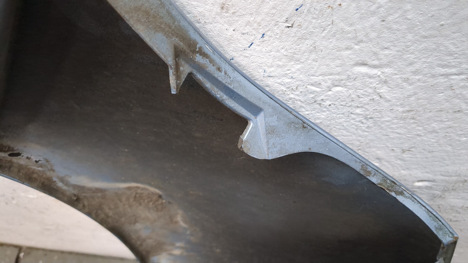 Крыло переднее правое