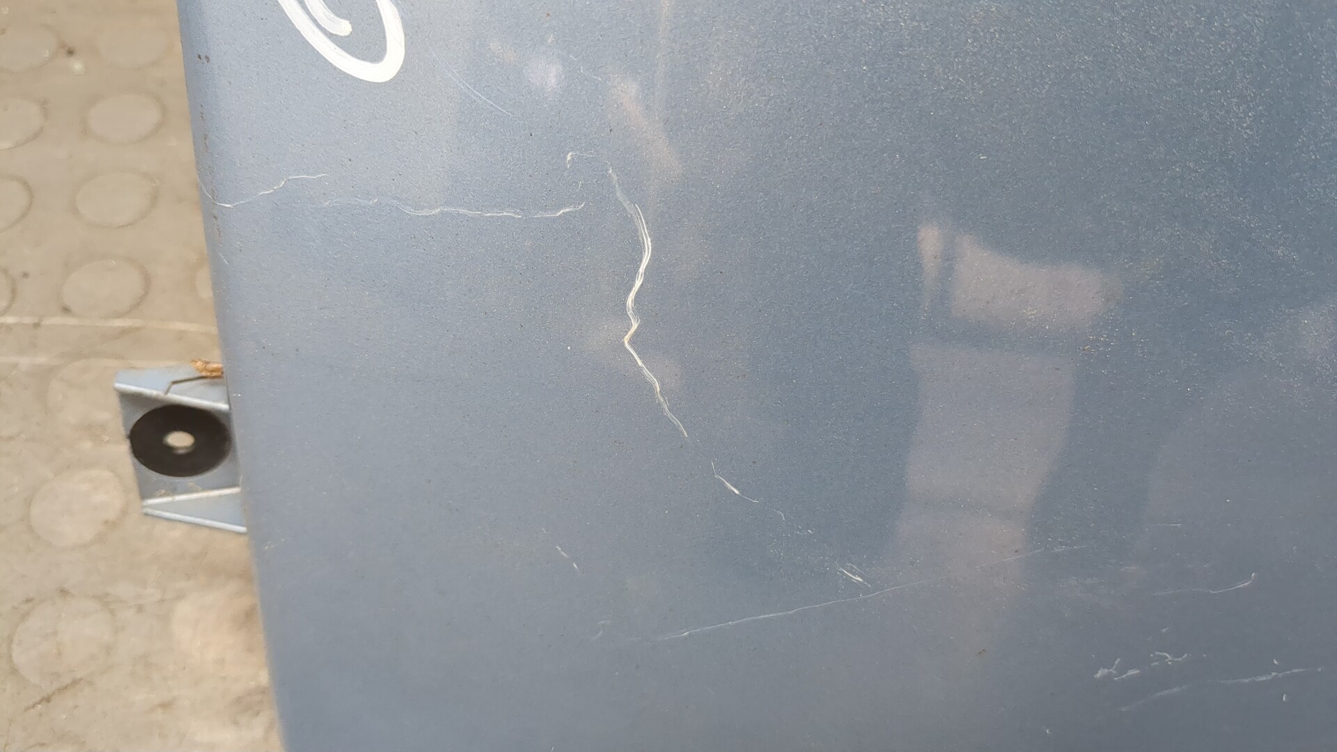 Крыло переднее правое