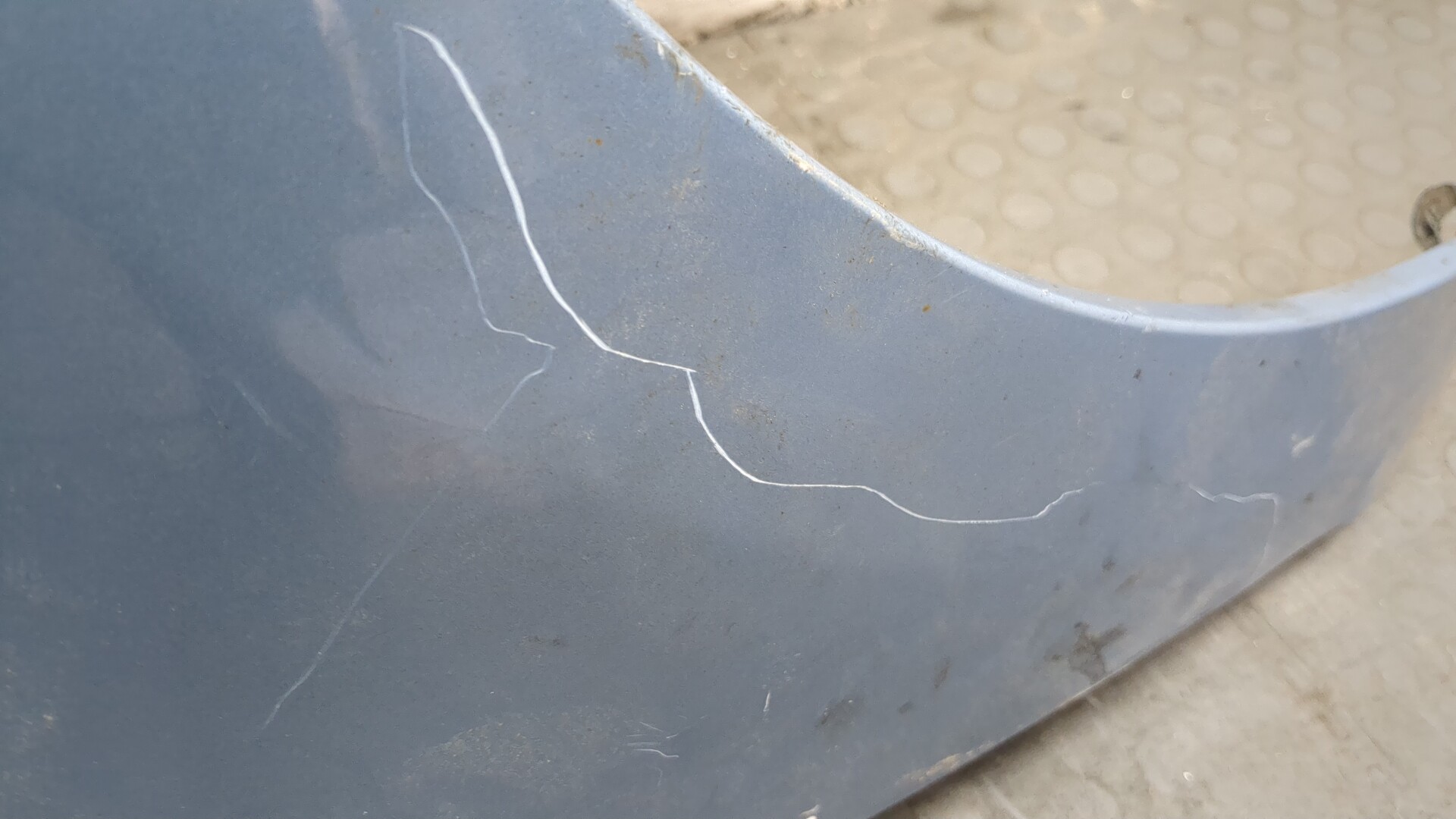 Крыло переднее правое