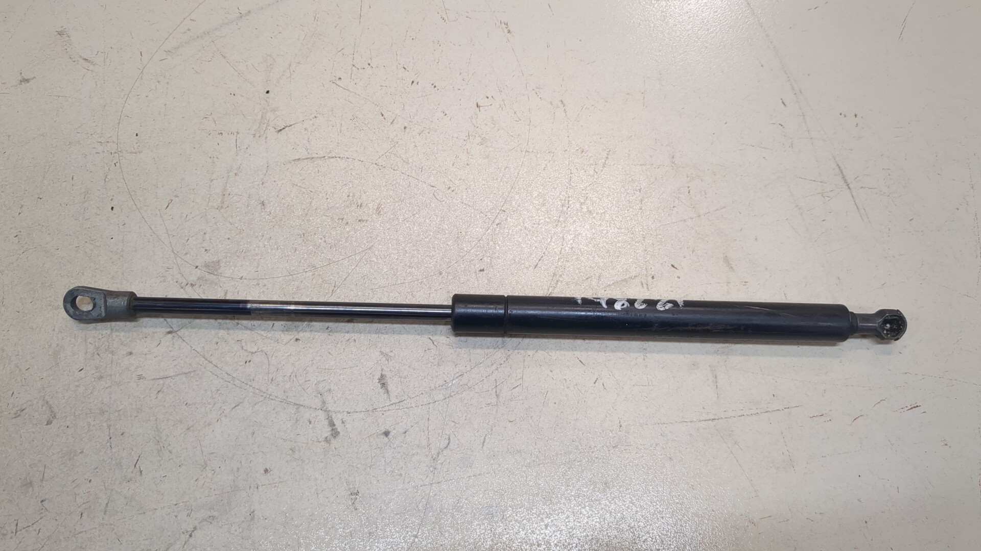 Амортизатор крышки багажника