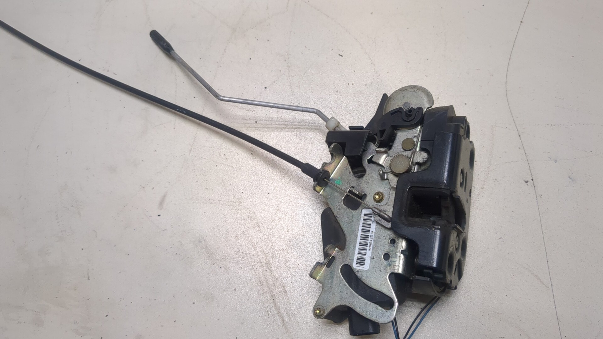 Замок двери передней правой