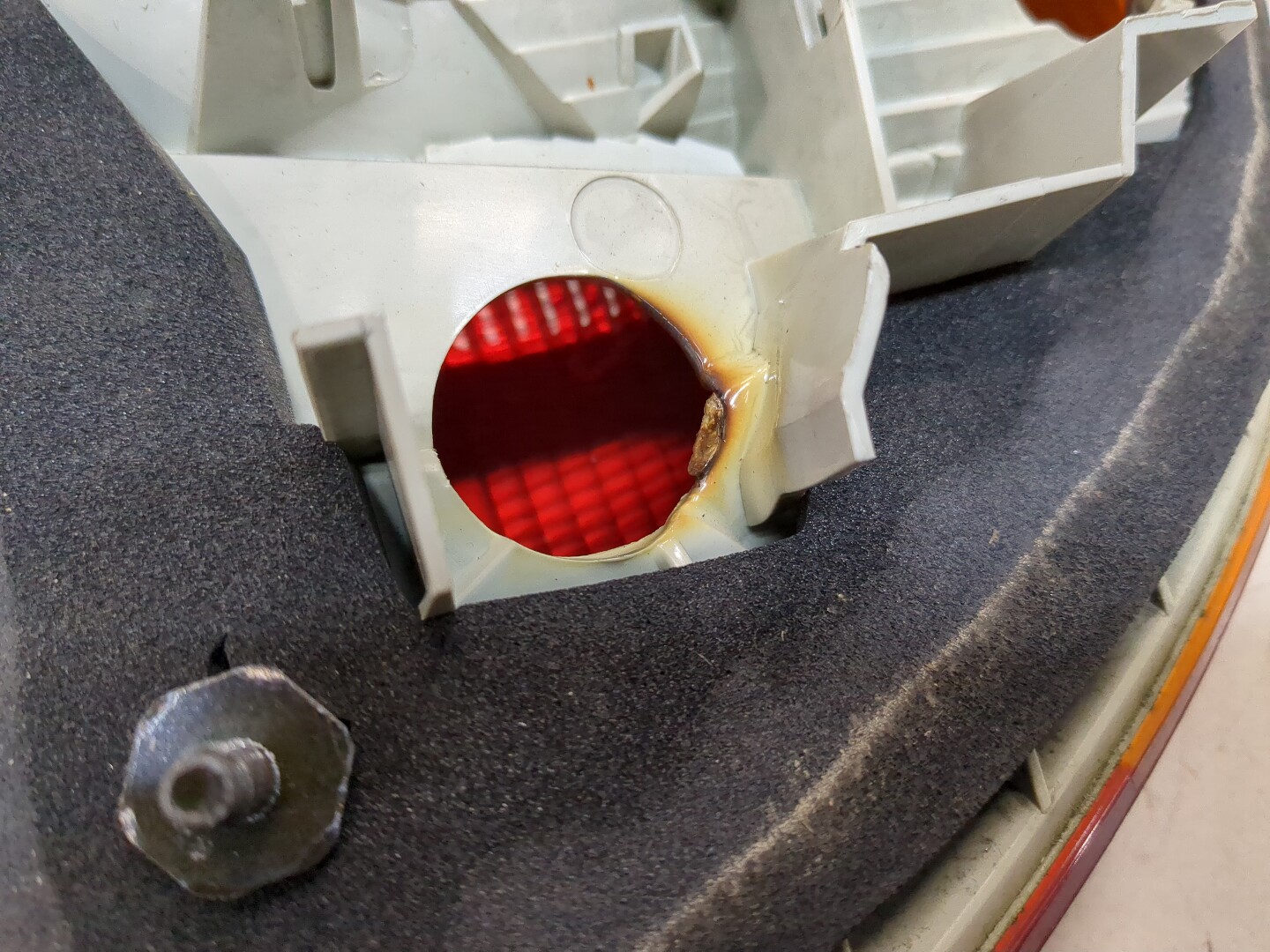 Фонарь задний левый