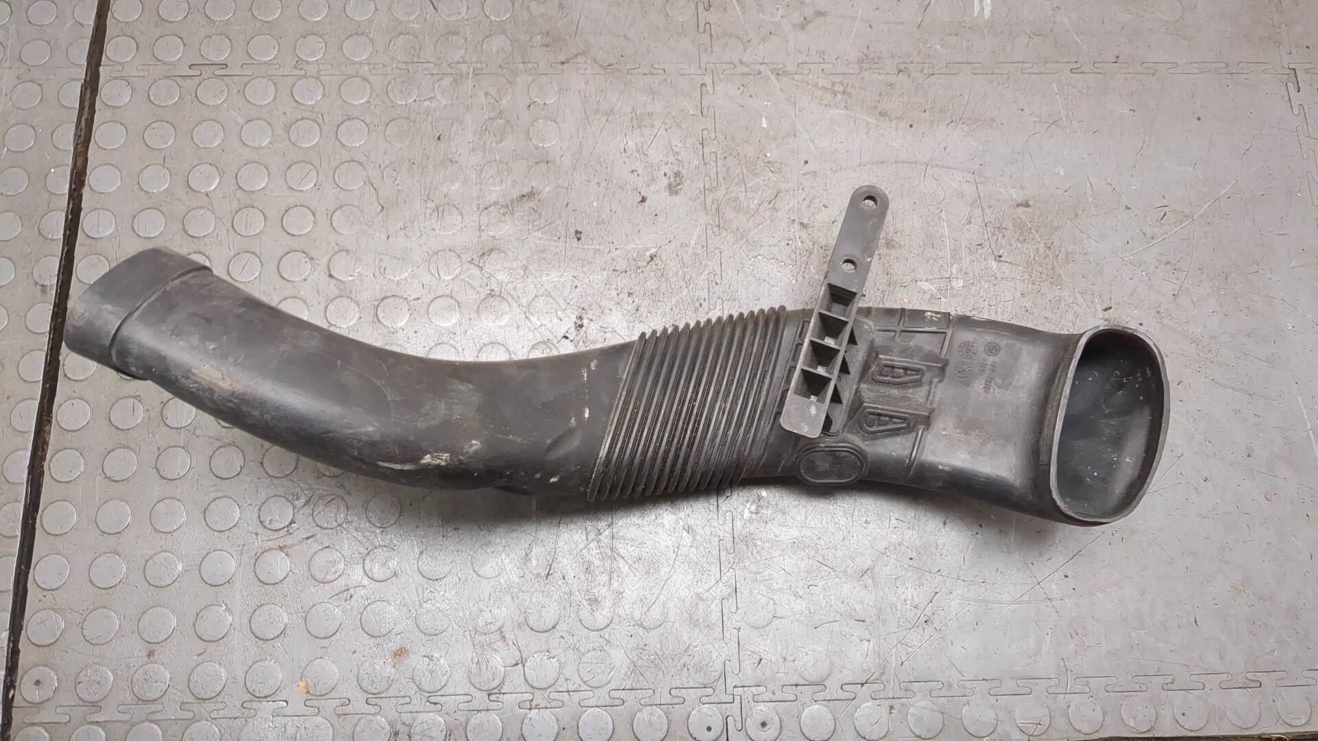 Патрубок воздушного фильтра