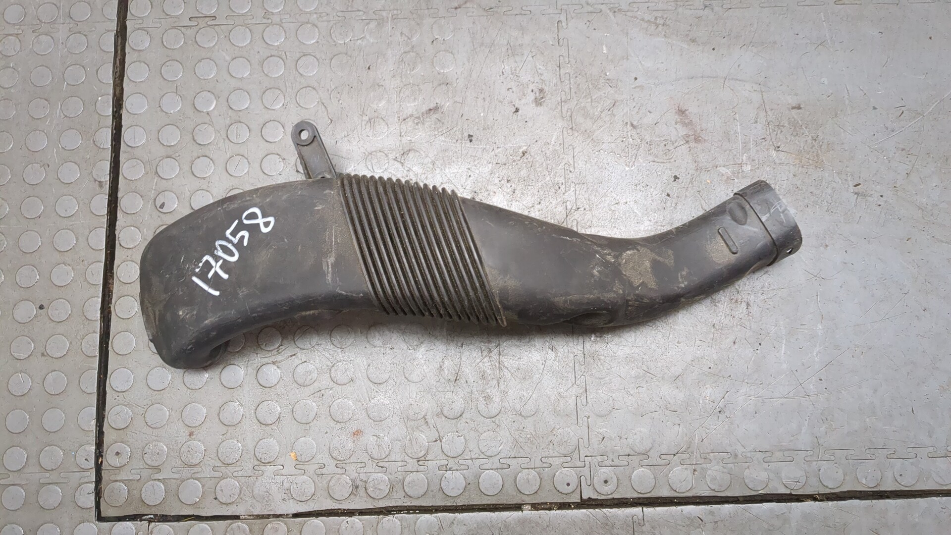 Патрубок воздушного фильтра