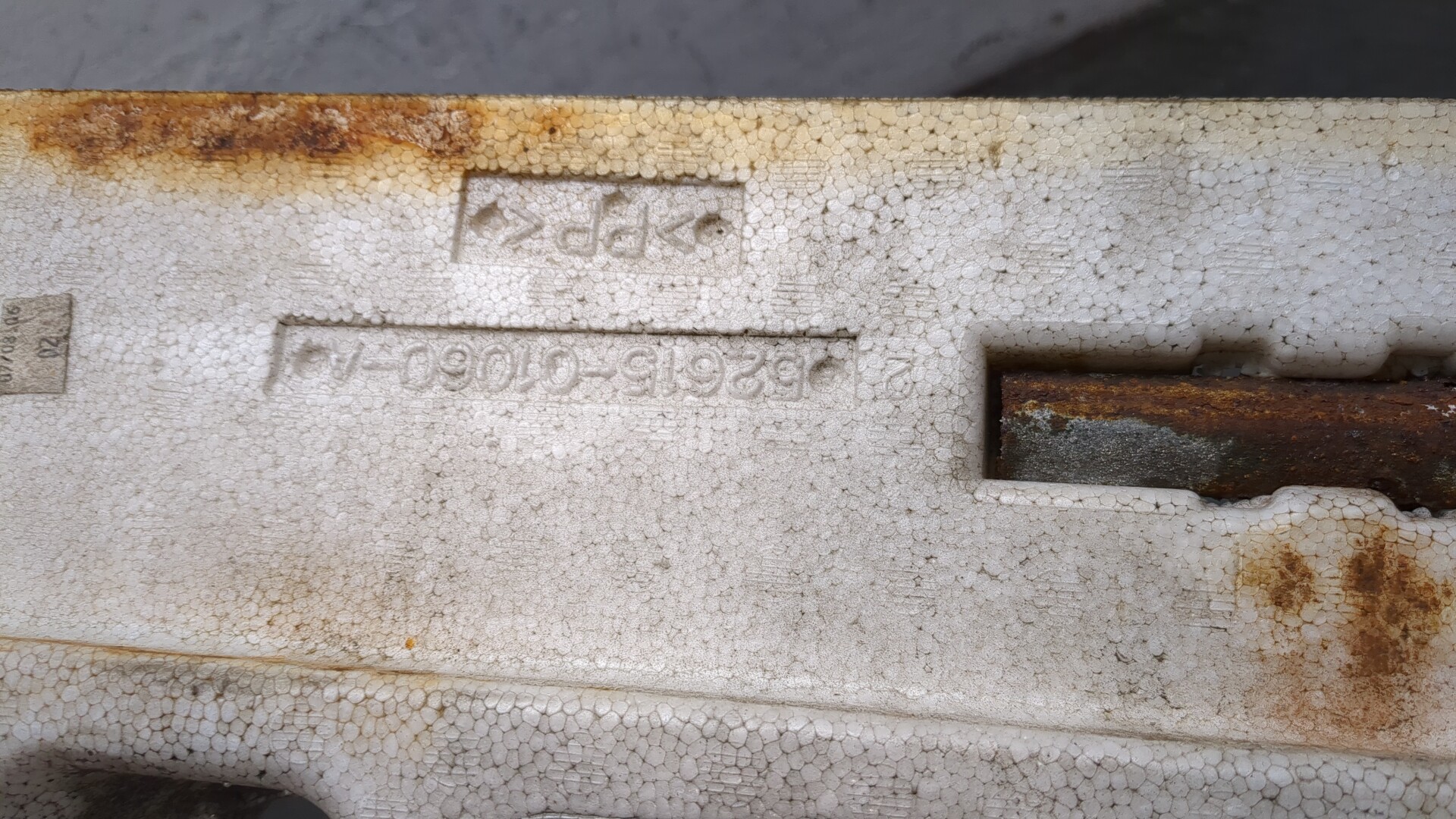 Усилитель заднего бампера