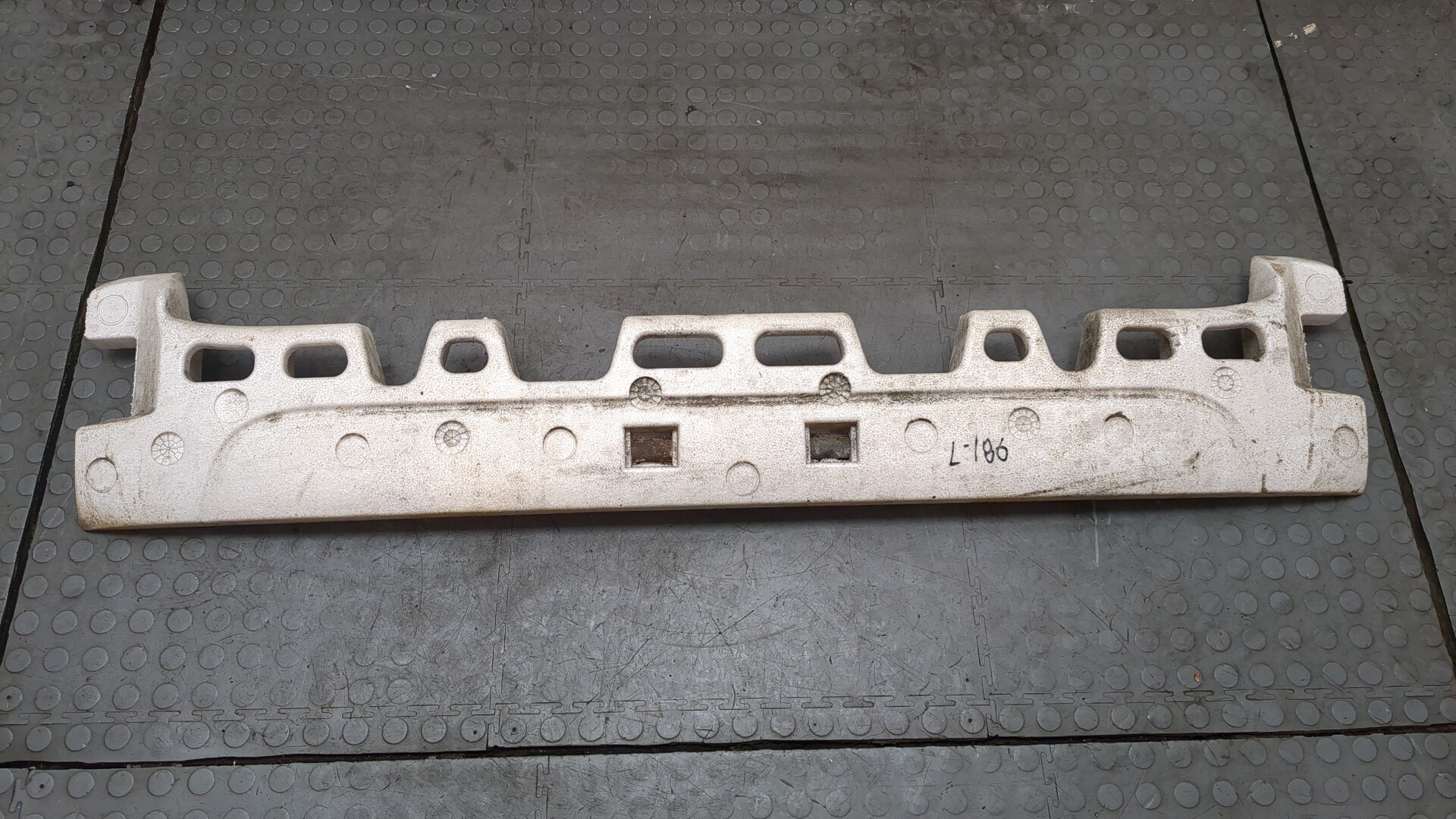 Усилитель заднего бампера