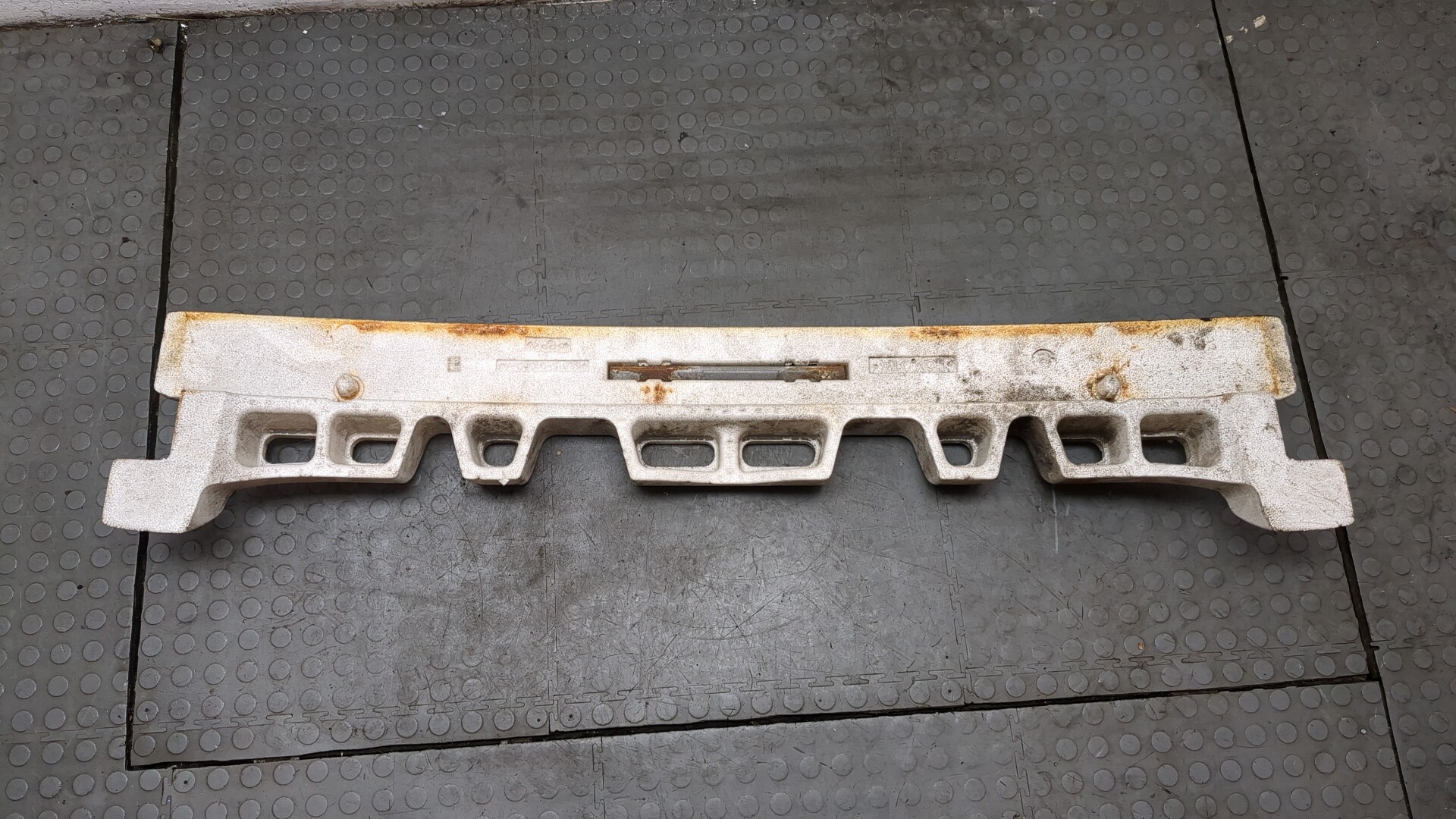 Усилитель заднего бампера