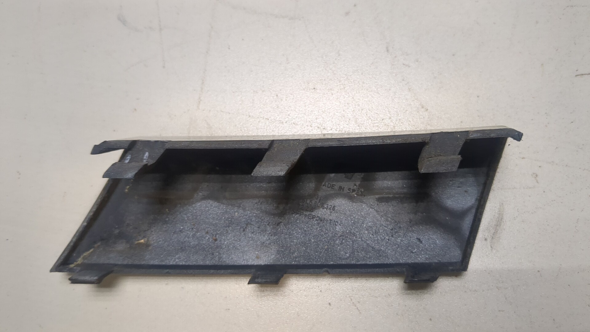 Молдинг переднего бампера правый