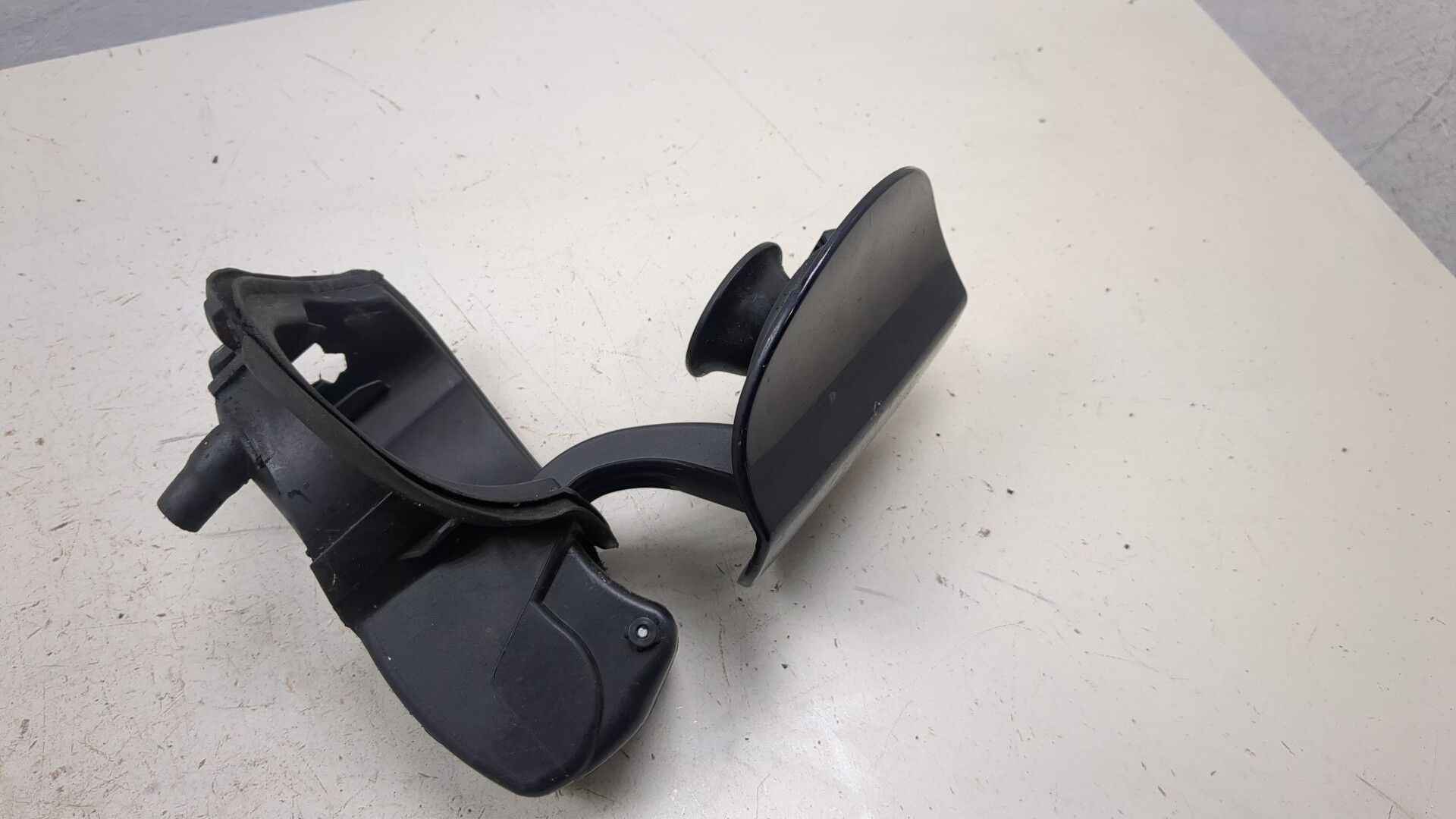 Лючок бензобака