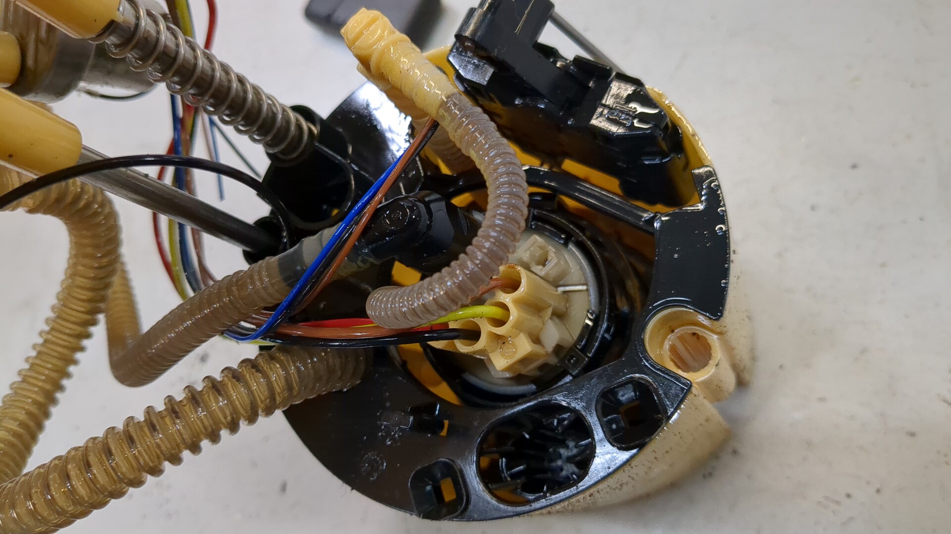 Насос топливный электрический