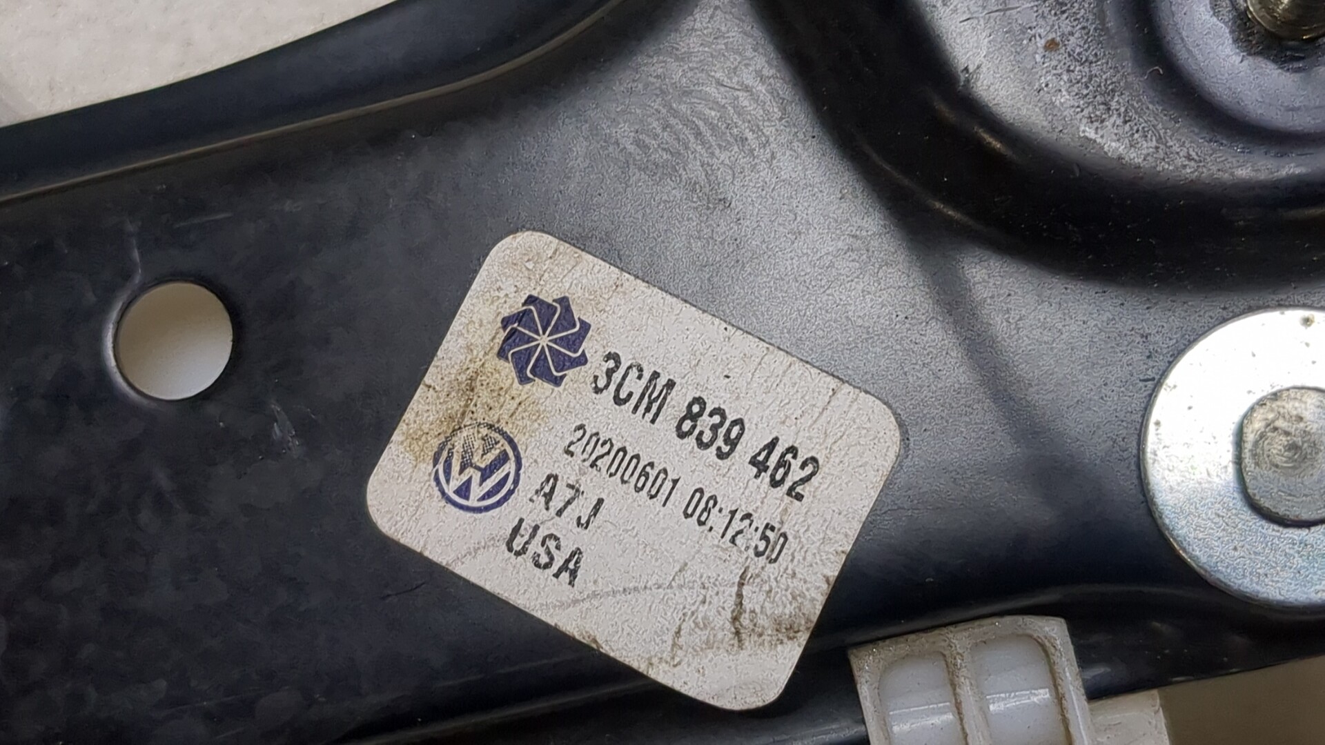 Стеклоподъемник электр. задний правый