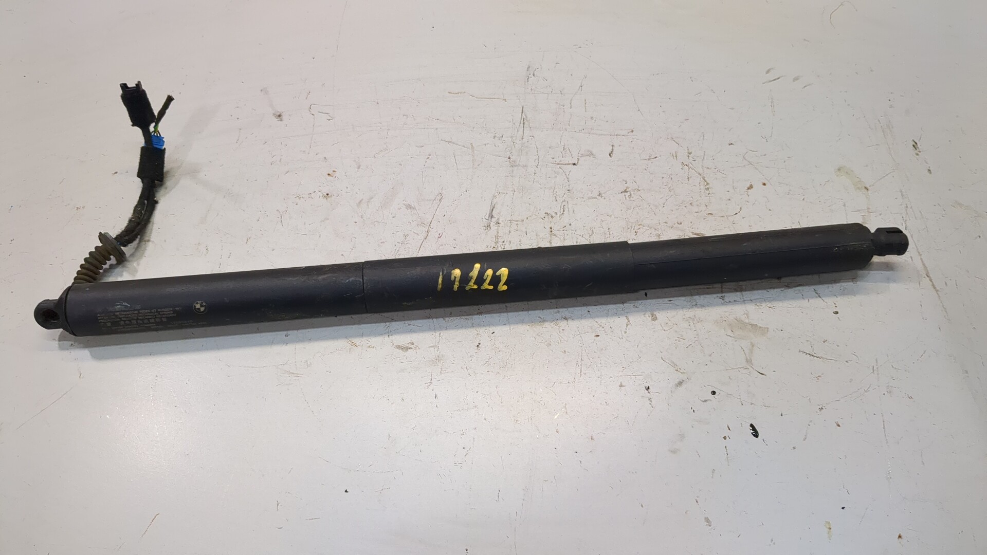 Амортизатор крышки багажника