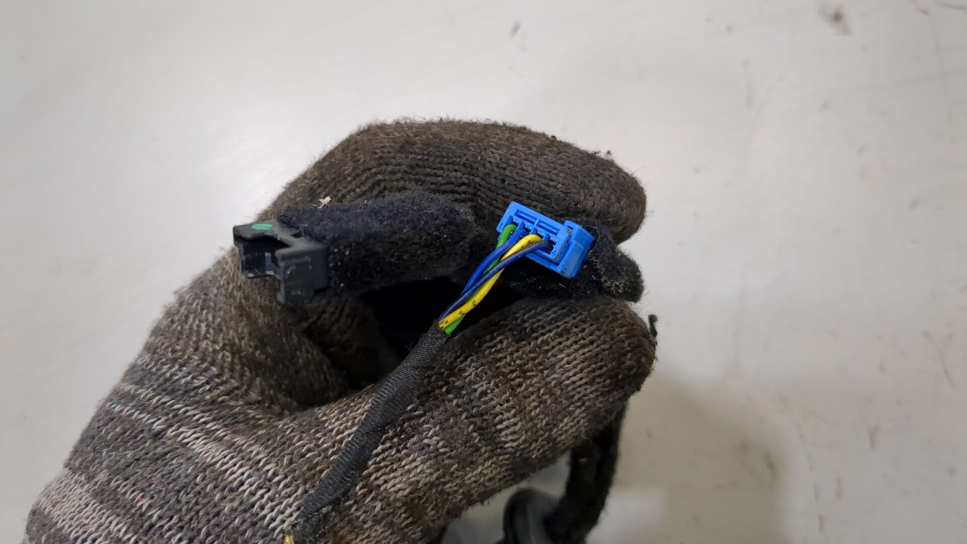 Амортизатор крышки багажника