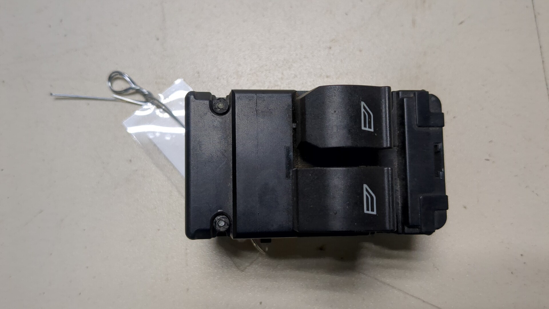 Кнопка стеклоподъемника