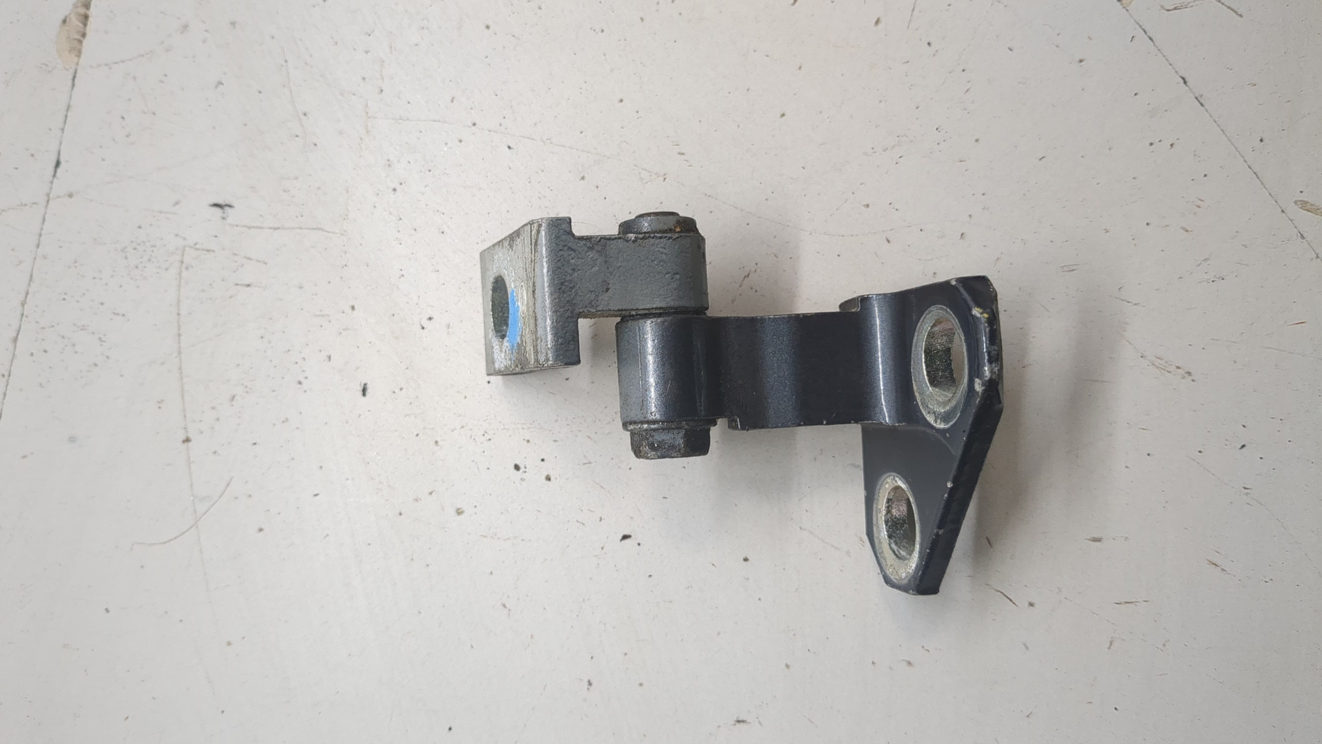 Петля двери